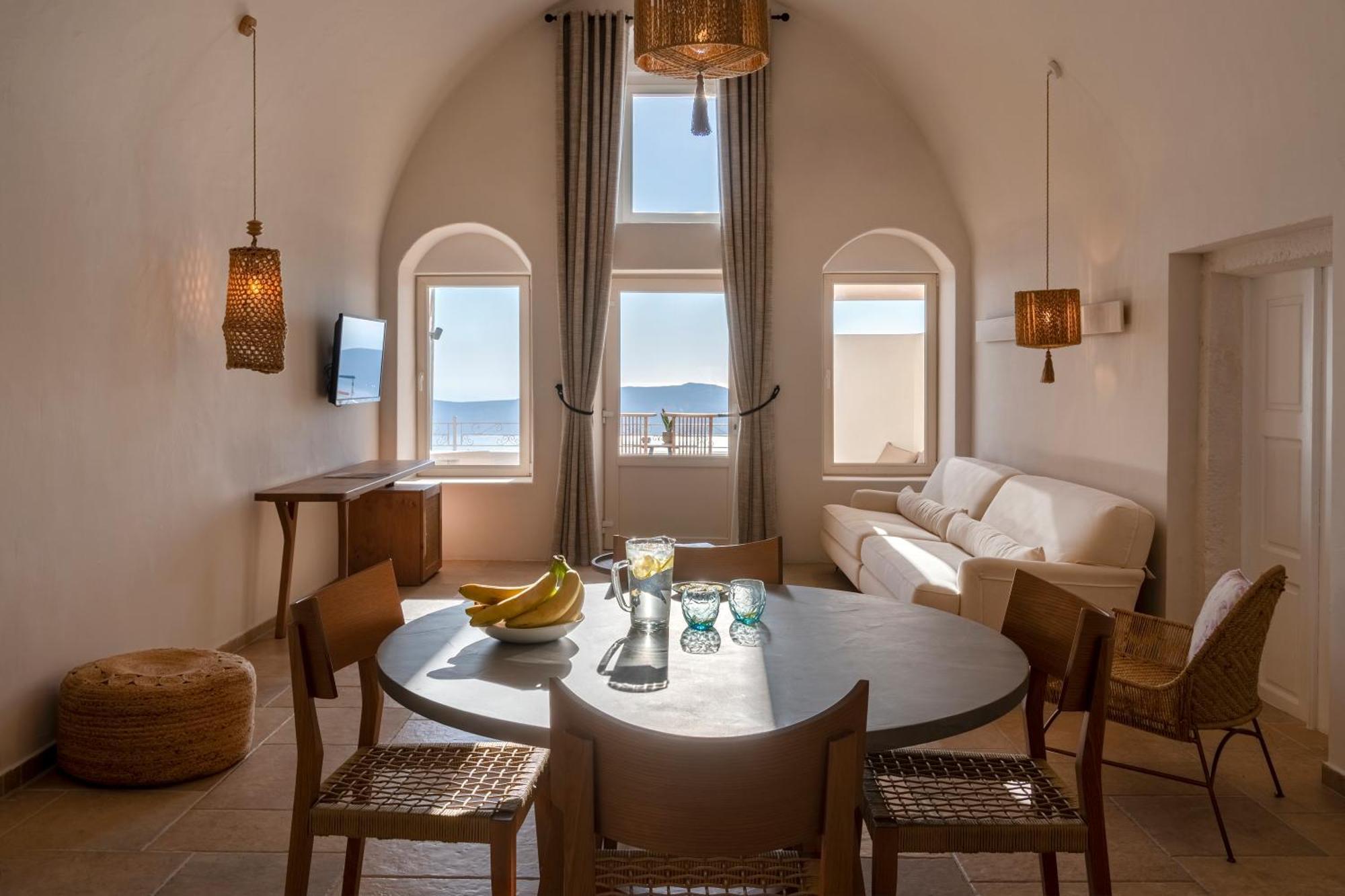 CALDERA PREMIUM SUITES WITH HOT TUB