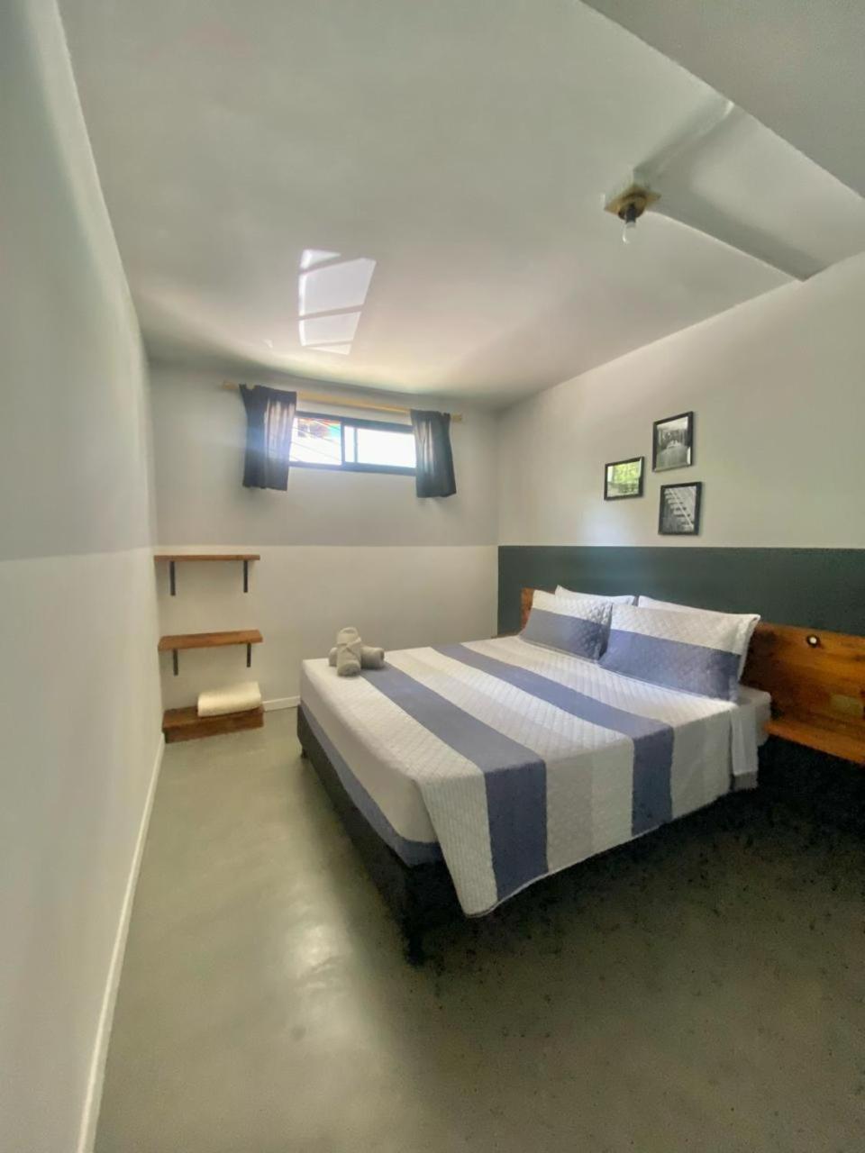 Standard Queen Room With Private bathroom