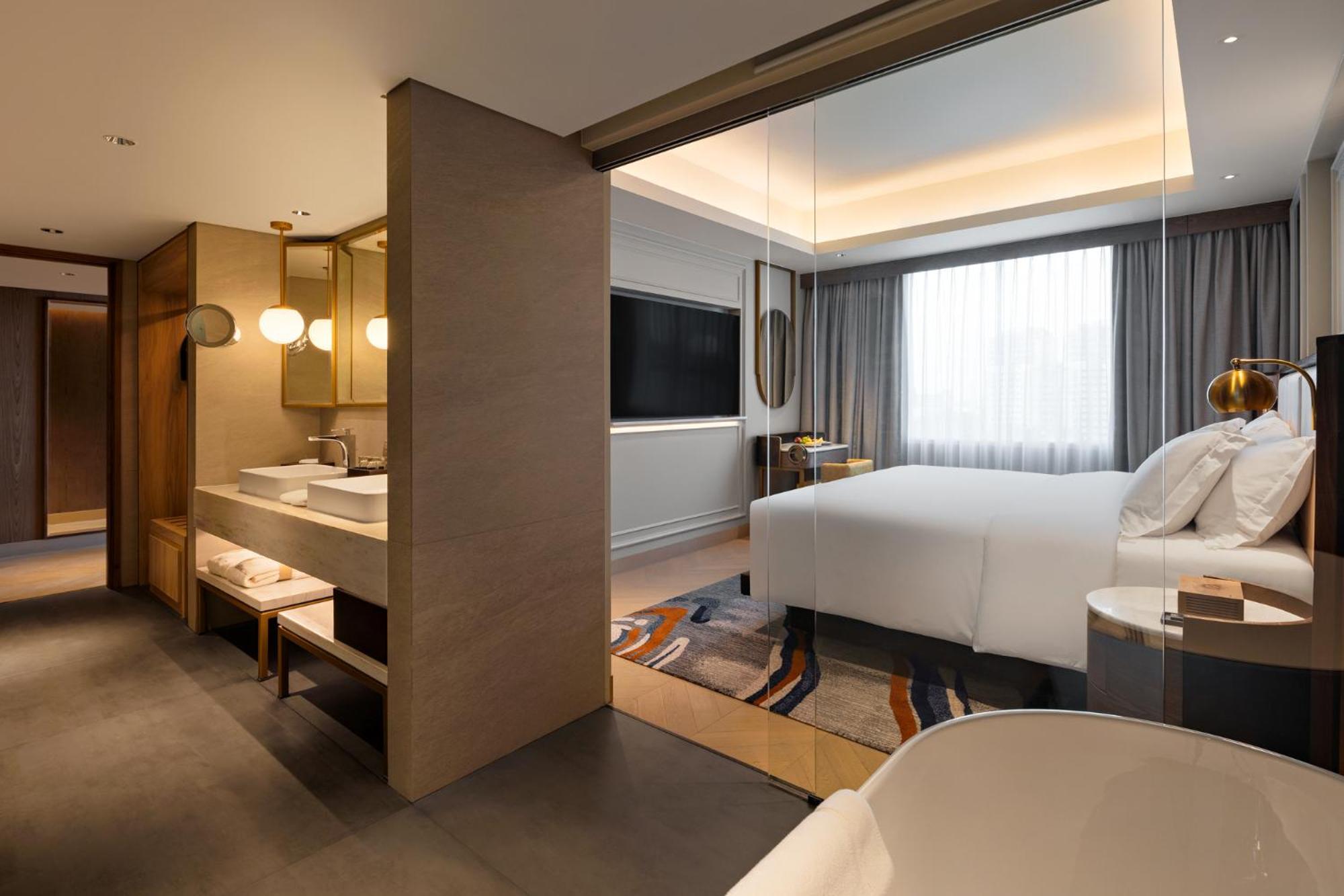 Deluxe Suite with One King Bed