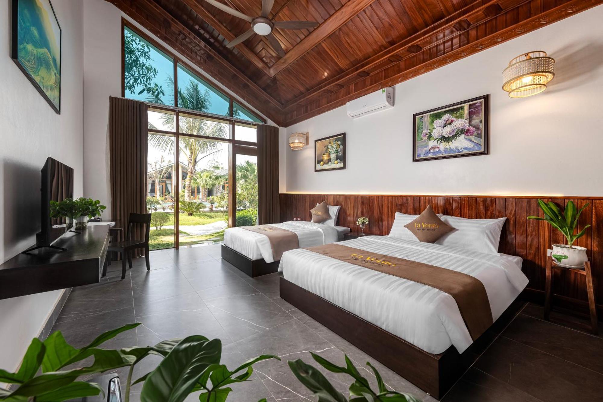 Triple Room with Pool View
