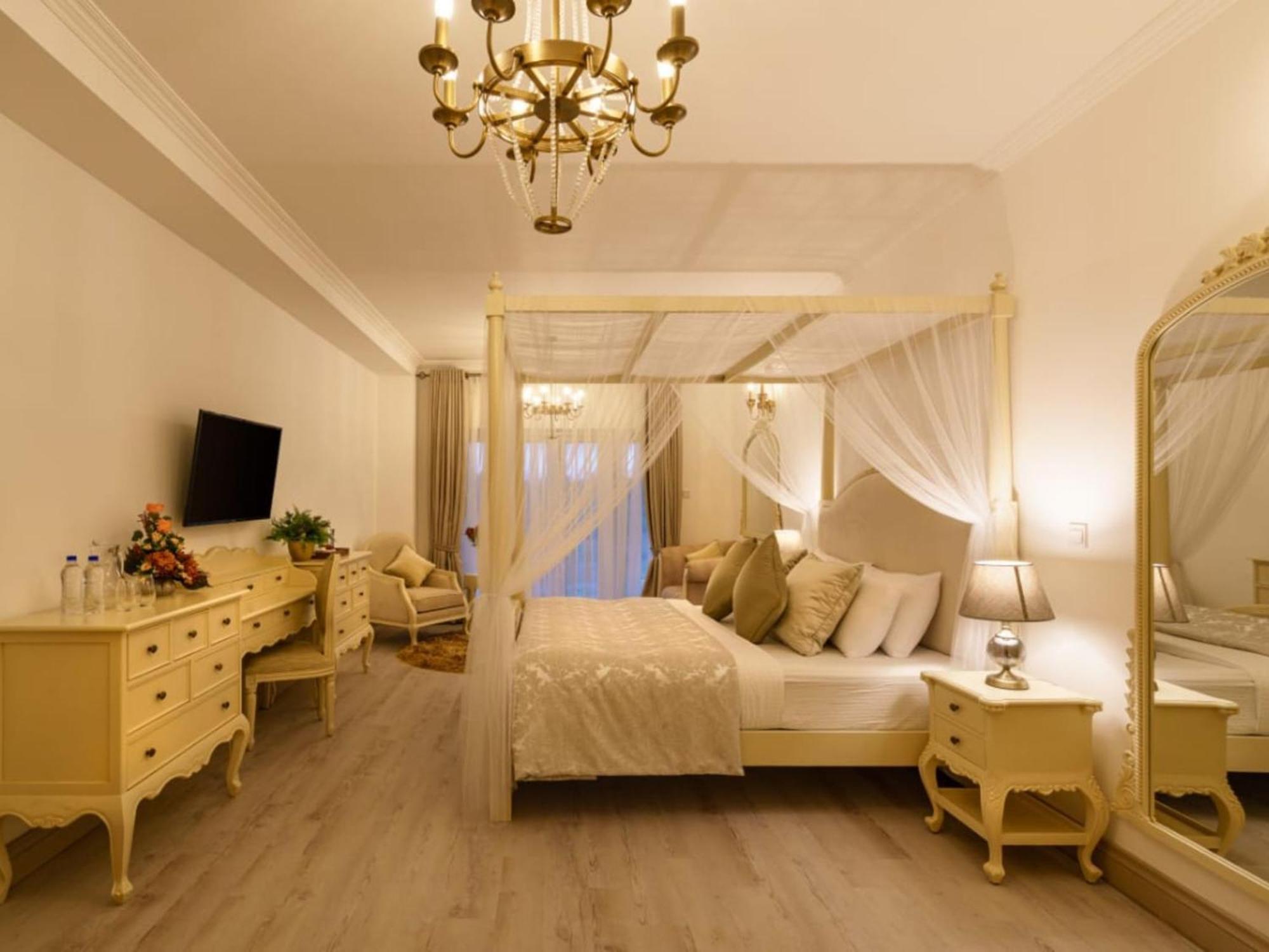 King Room with Mountain View