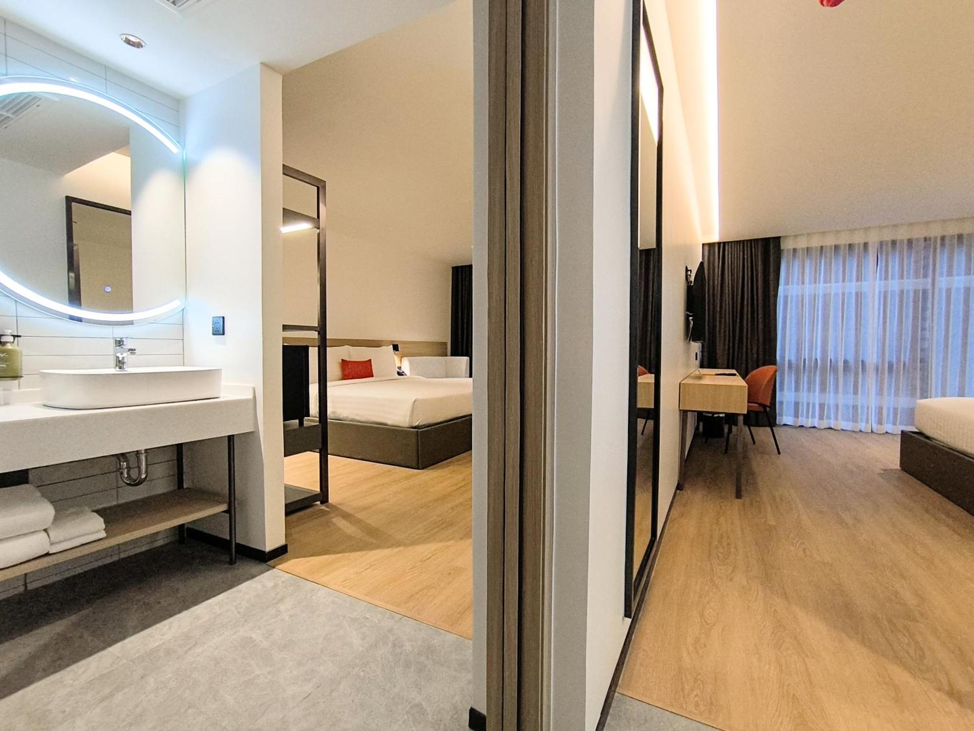 Premier Connecting Room