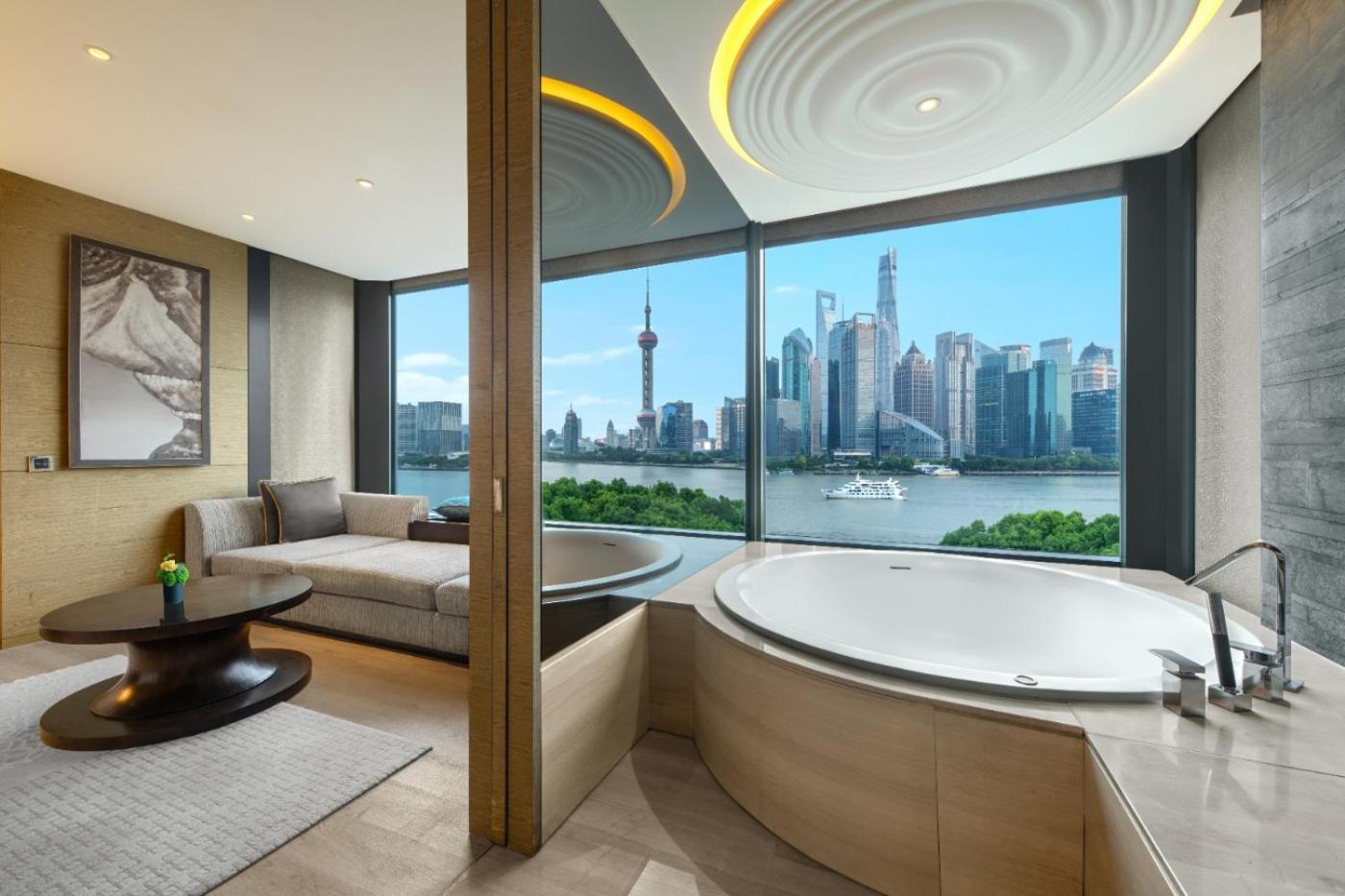 Family Connecting Premier Bund View Suite - Oriental Pearl Tower View