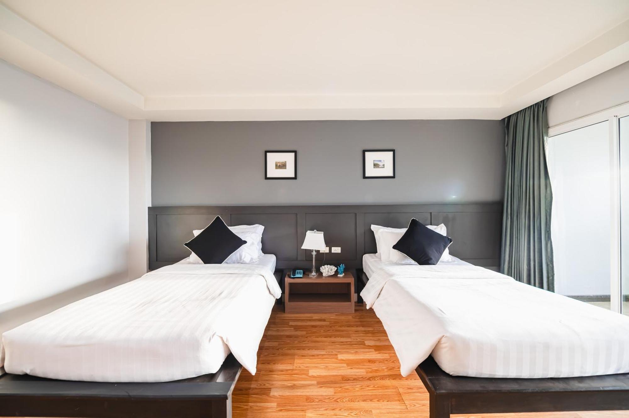 Deluxe Double or Twin Room with Mountain View