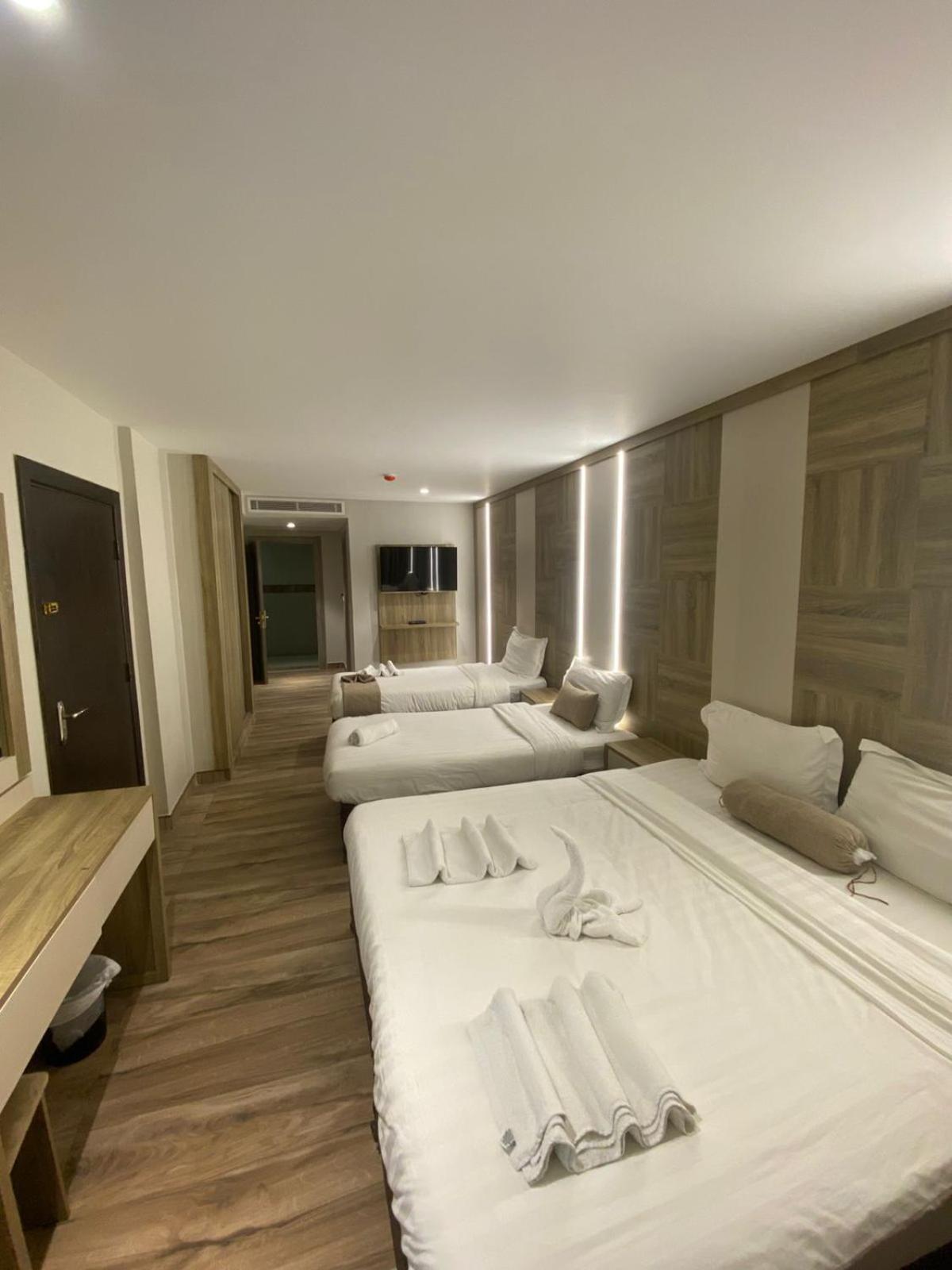 Deluxe Family Room