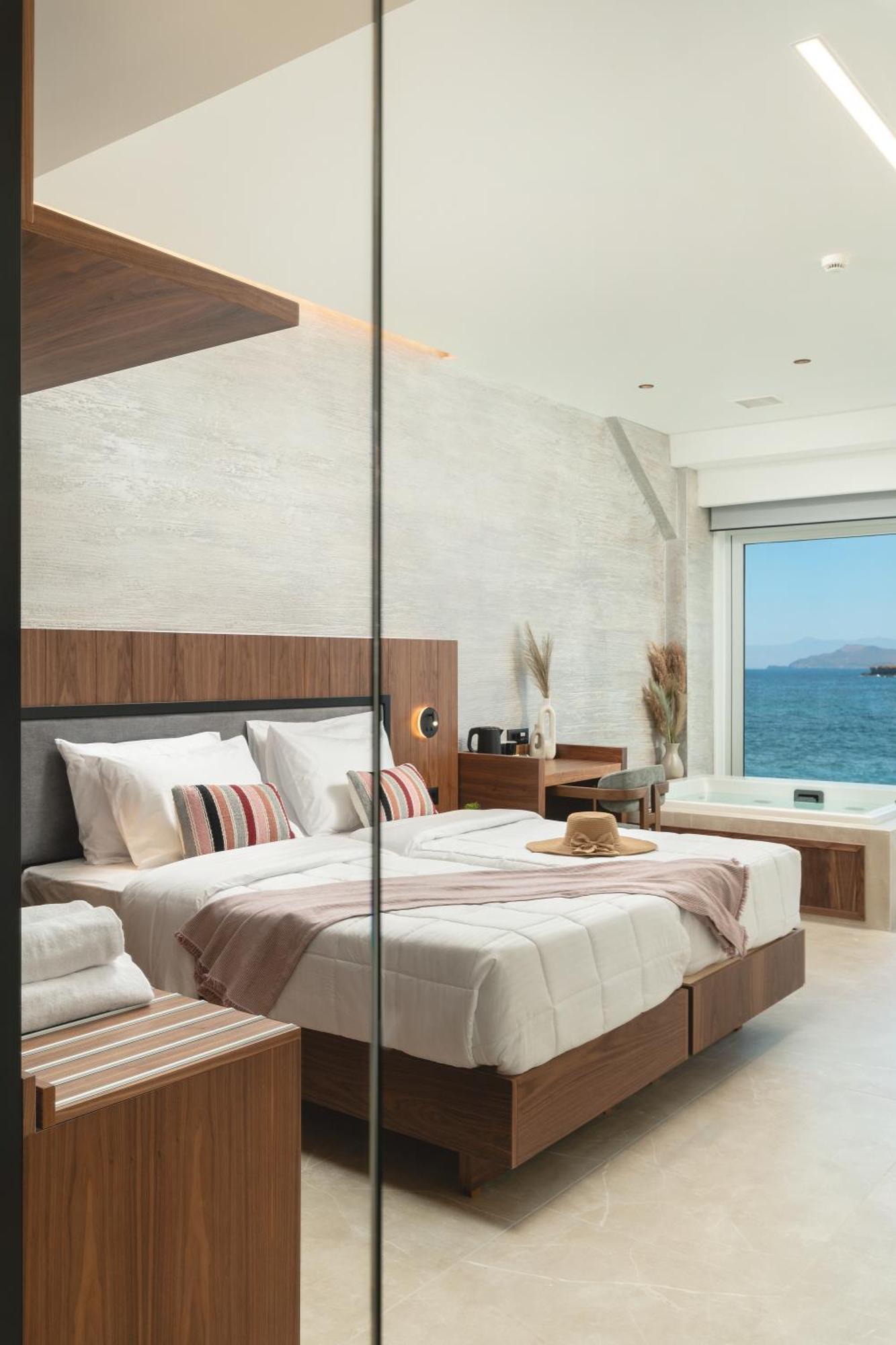 Junior Seafront Suite