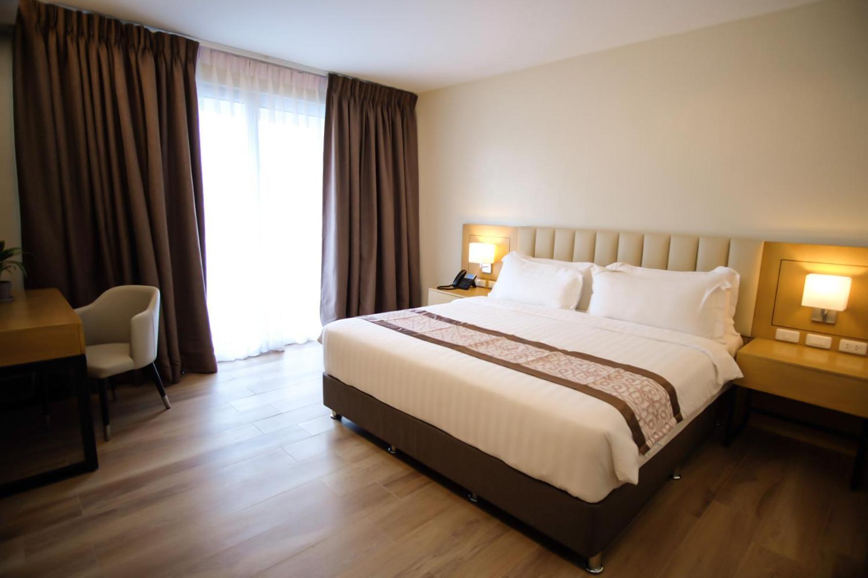 Deluxe King Room
