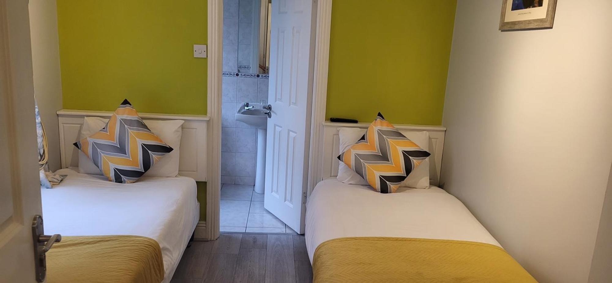 Standard Twin Room