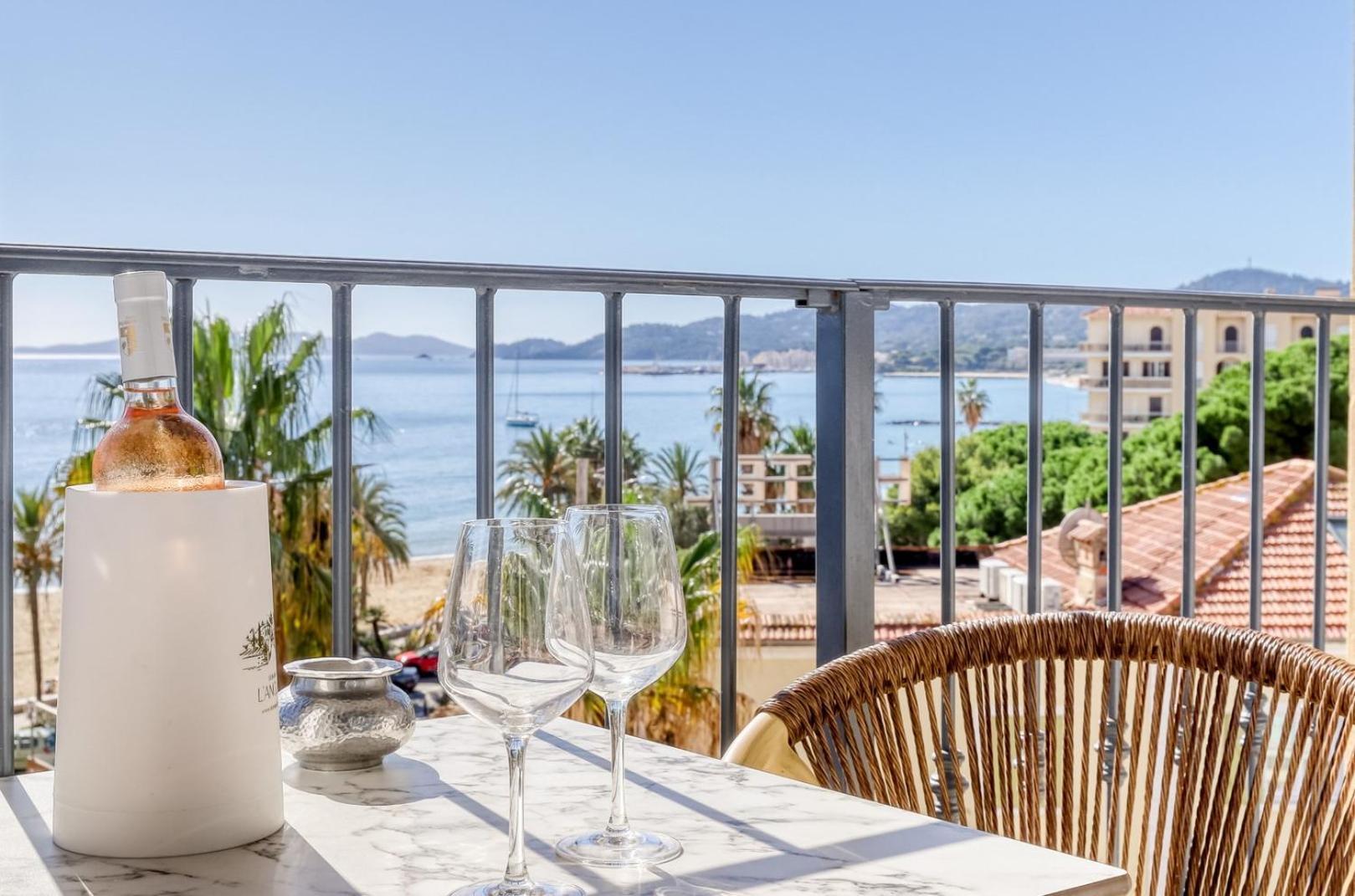 Superior Room with Balcony and Partial Sea View