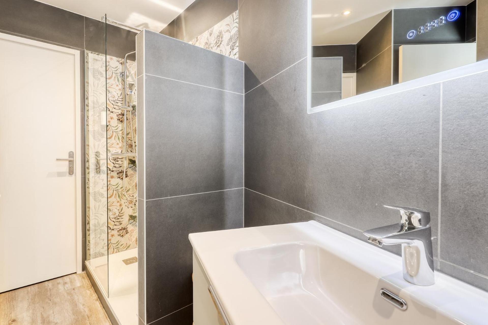Superior Triple Room with Balcony and Partial Sea View