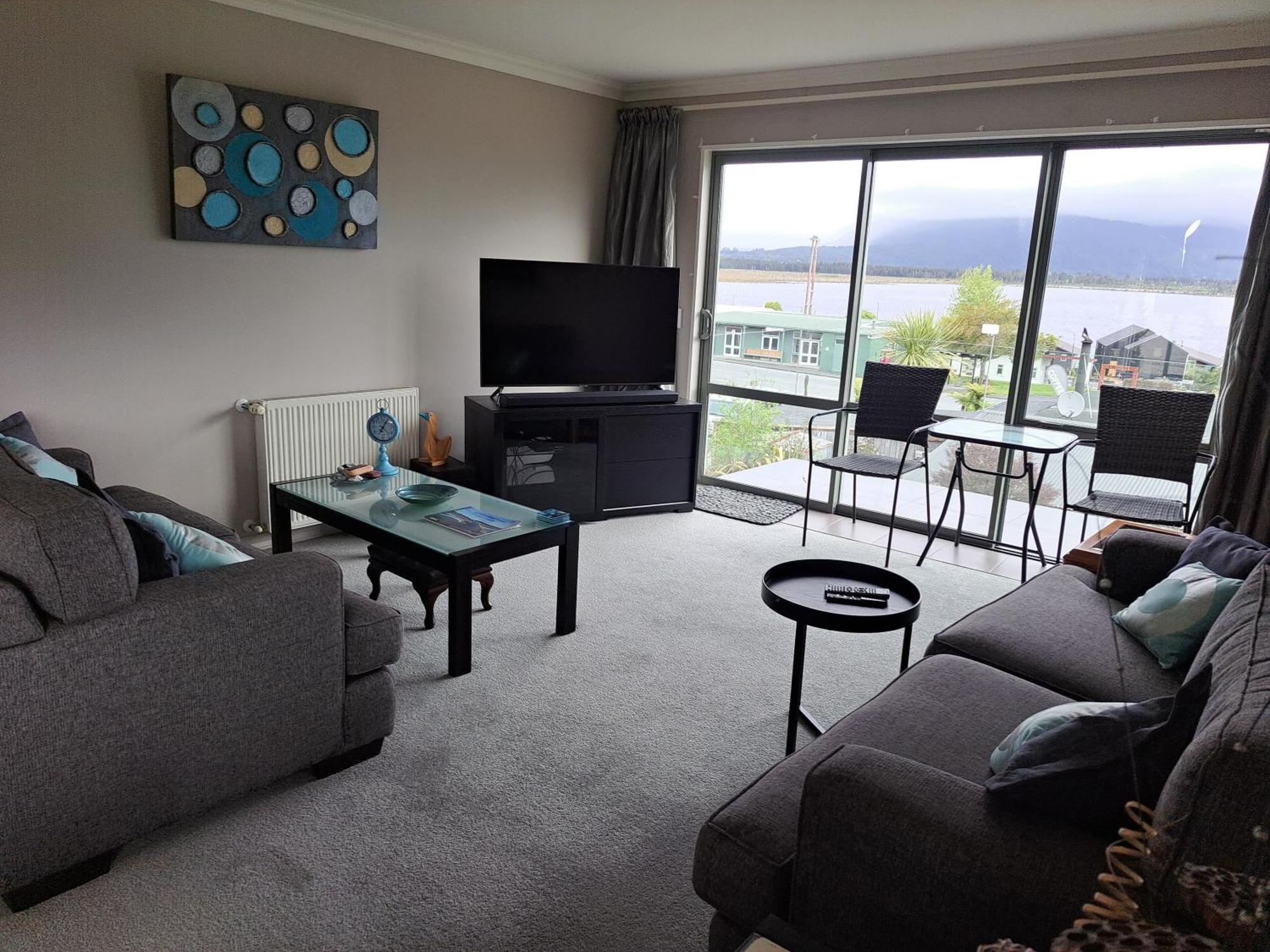 Apartment with Lake View