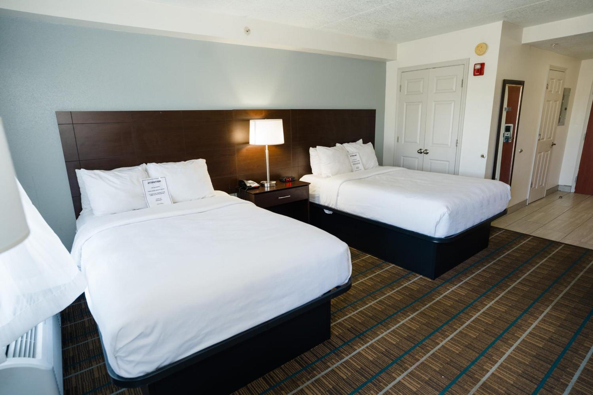 Double Room with Two Double Beds - Smoking