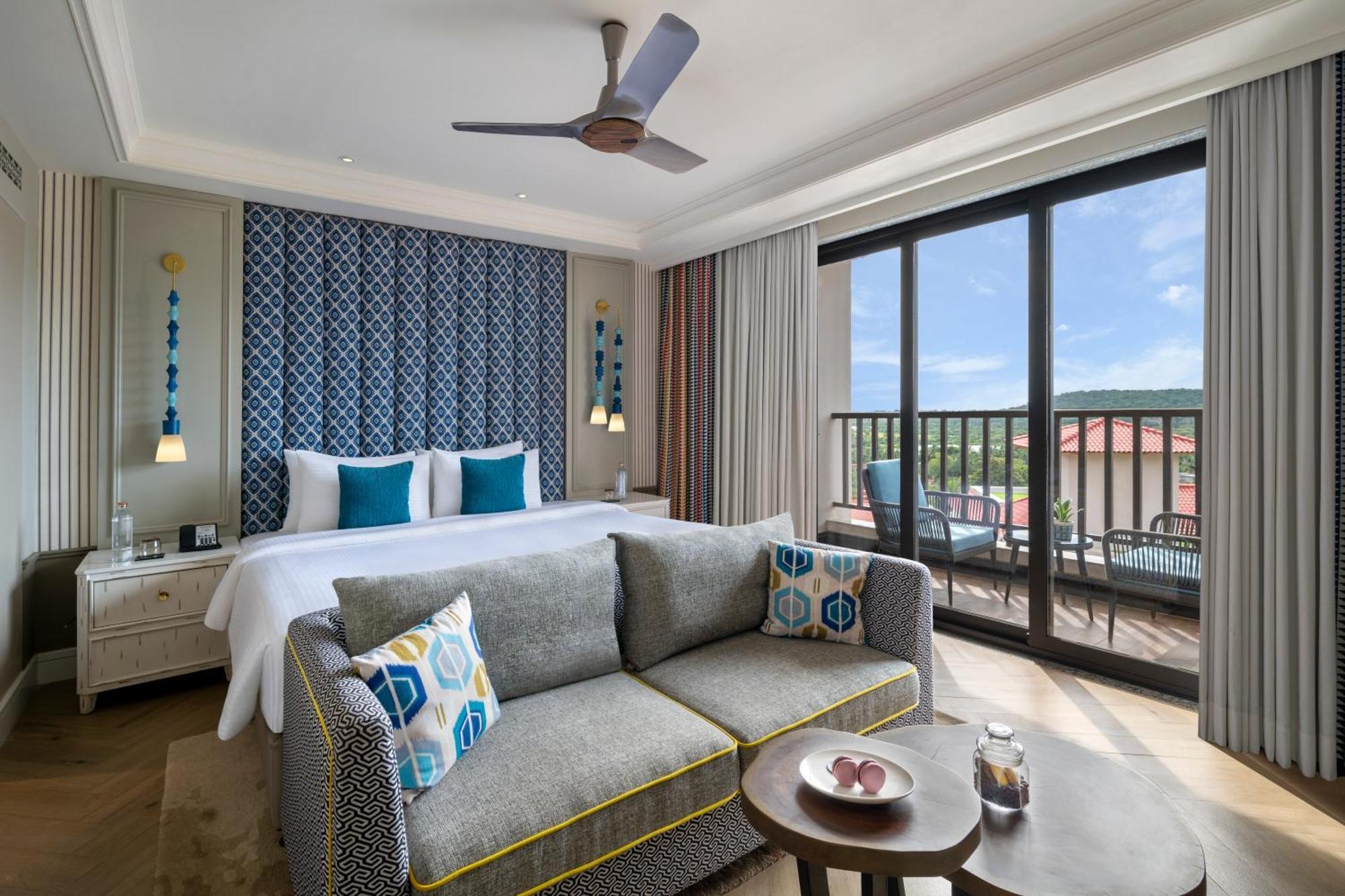 Deluxe King Room with Balcony -  INR 1000 SPA Credit, 15% Discount on Food & Beverages