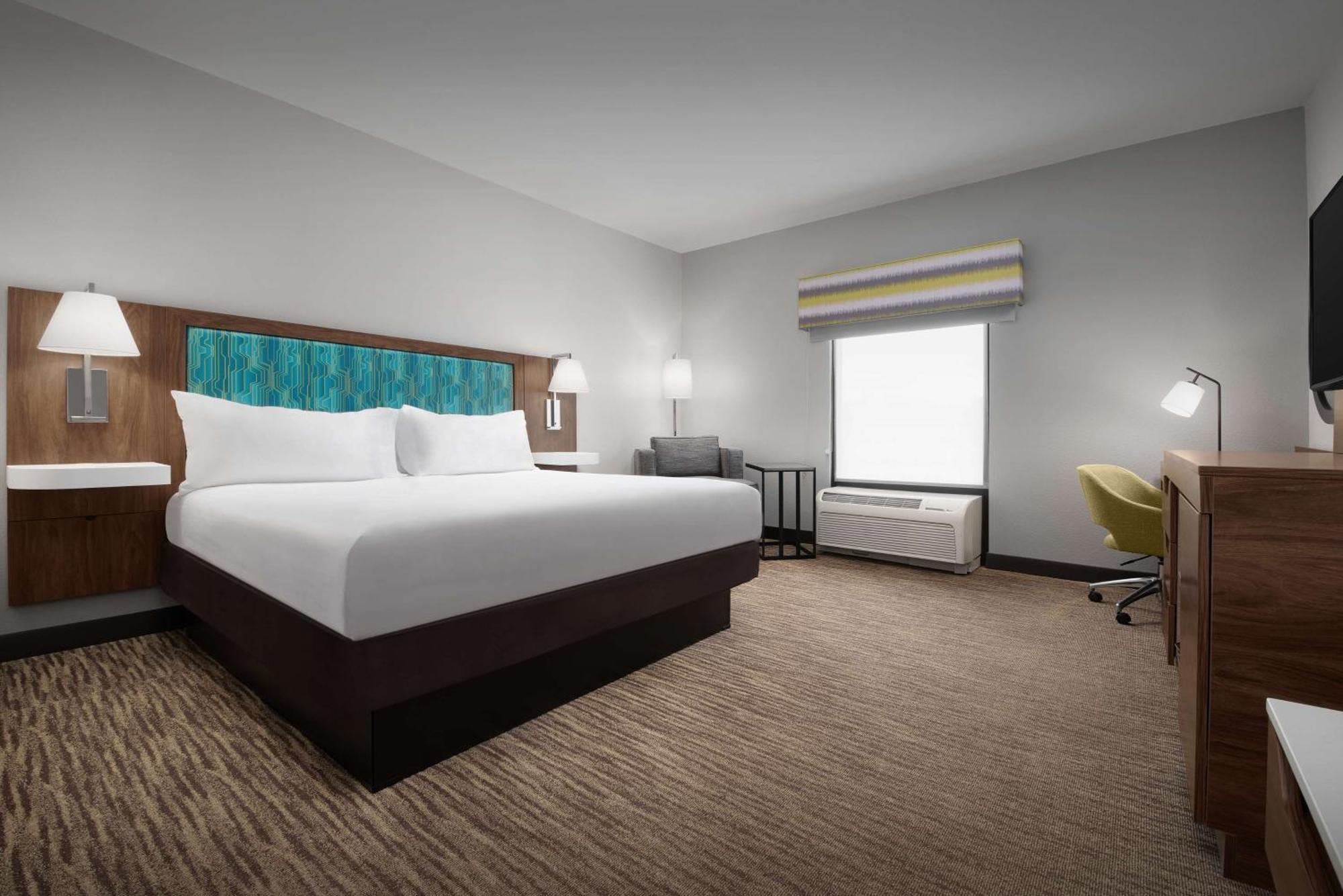 King Room with King Bed - Non-Smoking