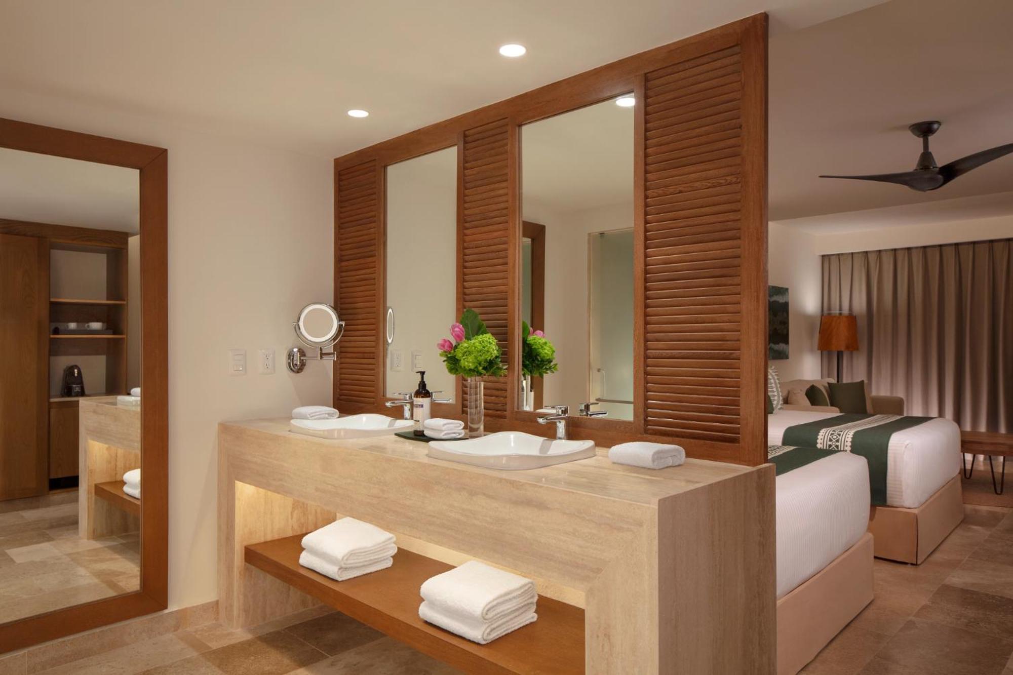 Double Junior Suite Swim-Out Ocean Front View