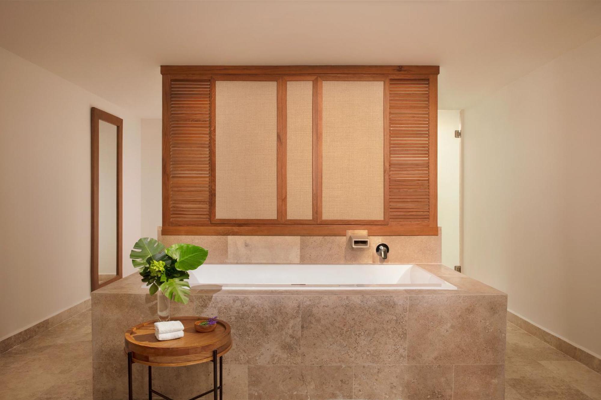 Master King Suite Swim-Out Ocean Front View