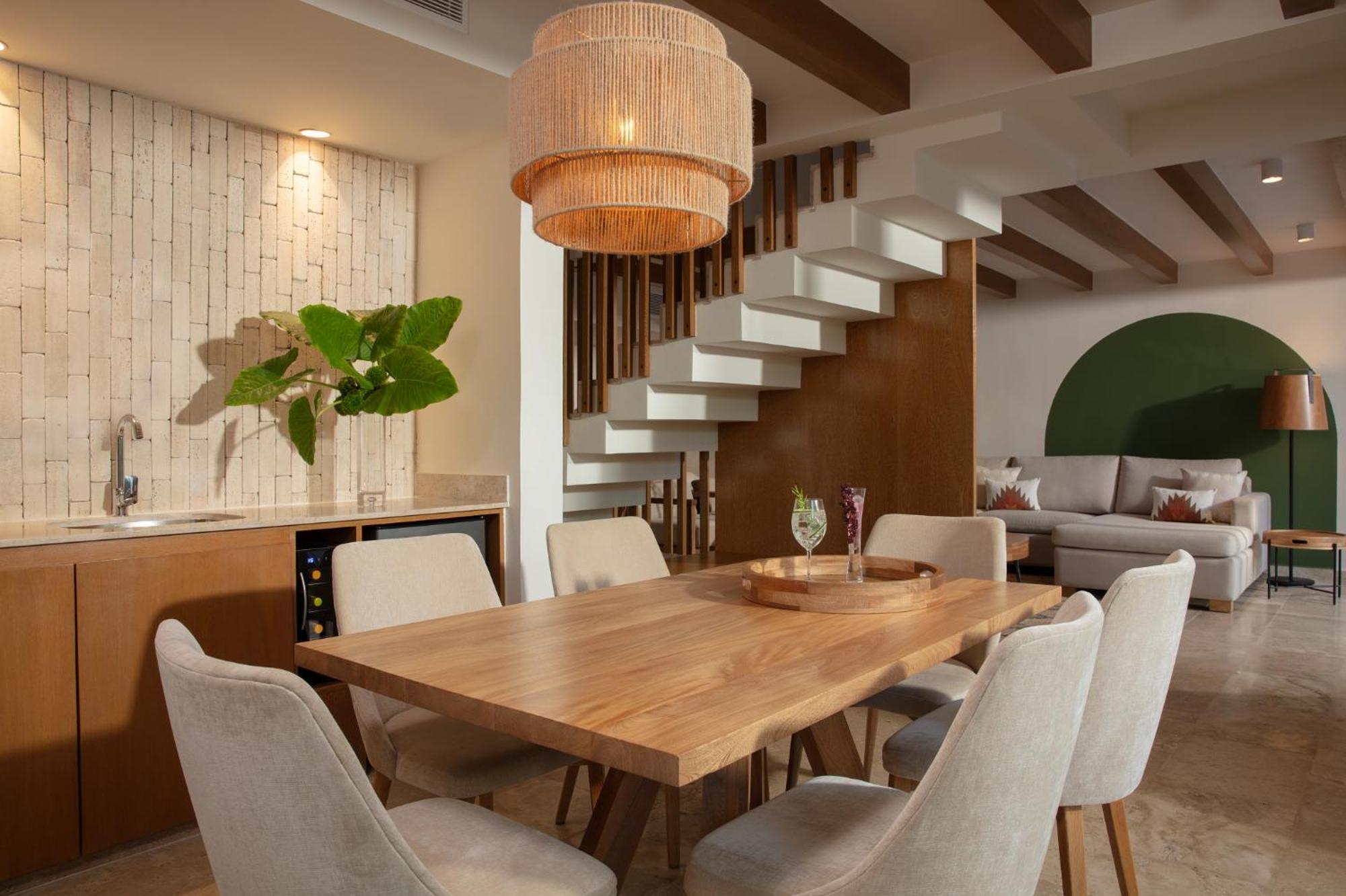 Club Two-Story Villa