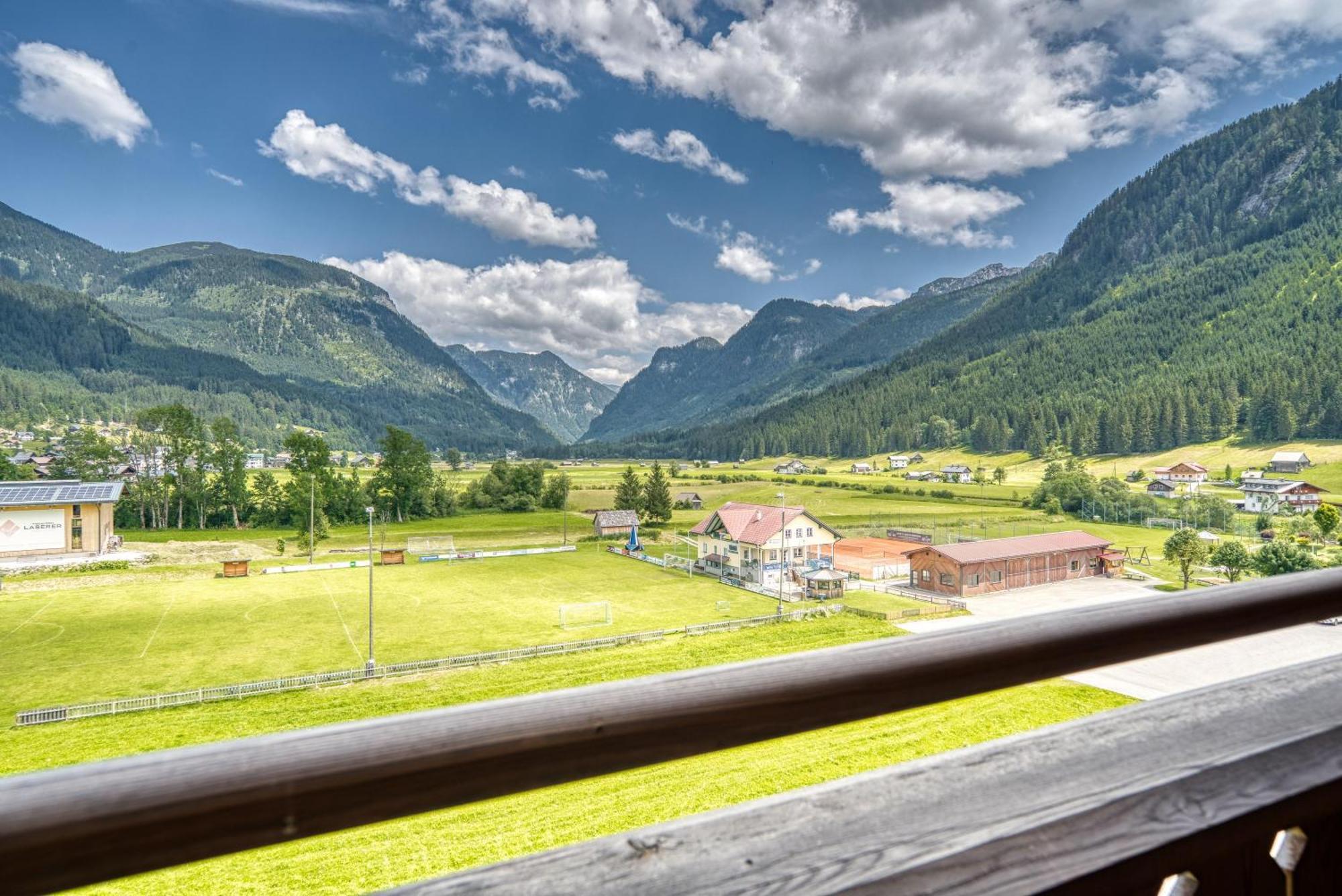 Apartment with Mountain View