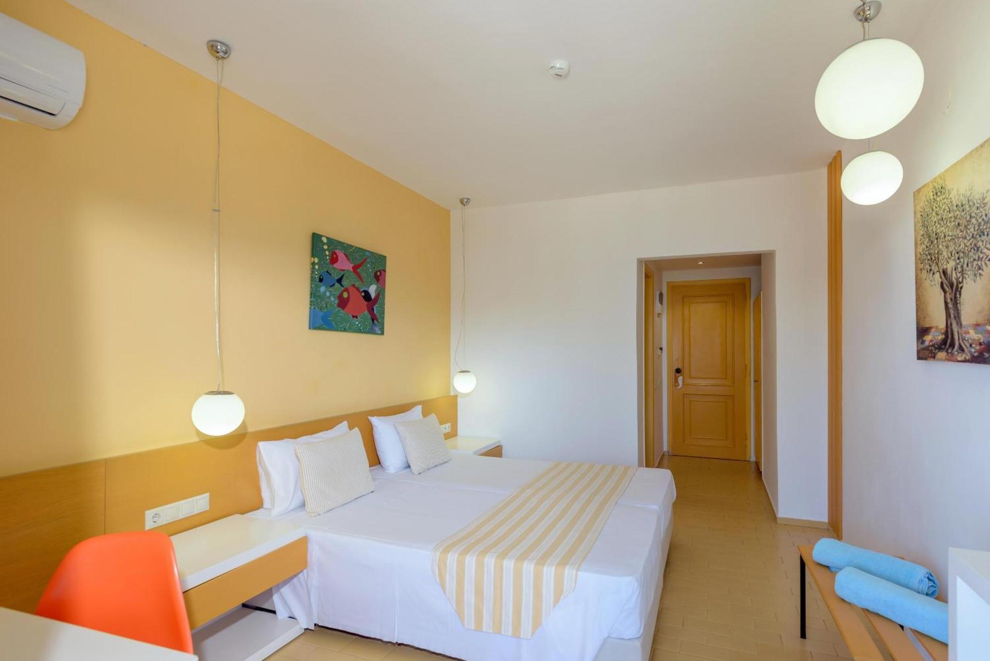 Double or Twin Room with Sea View