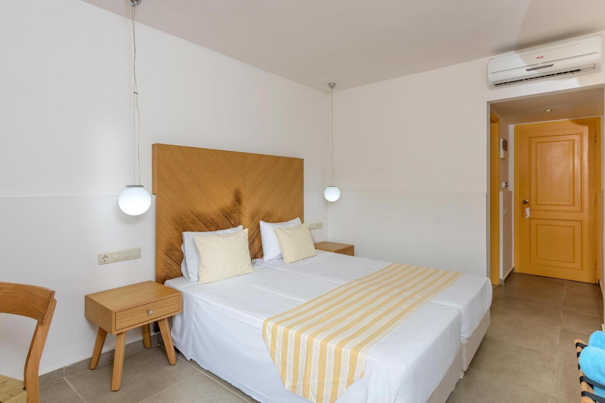 Double or Twin Room with Pool View
