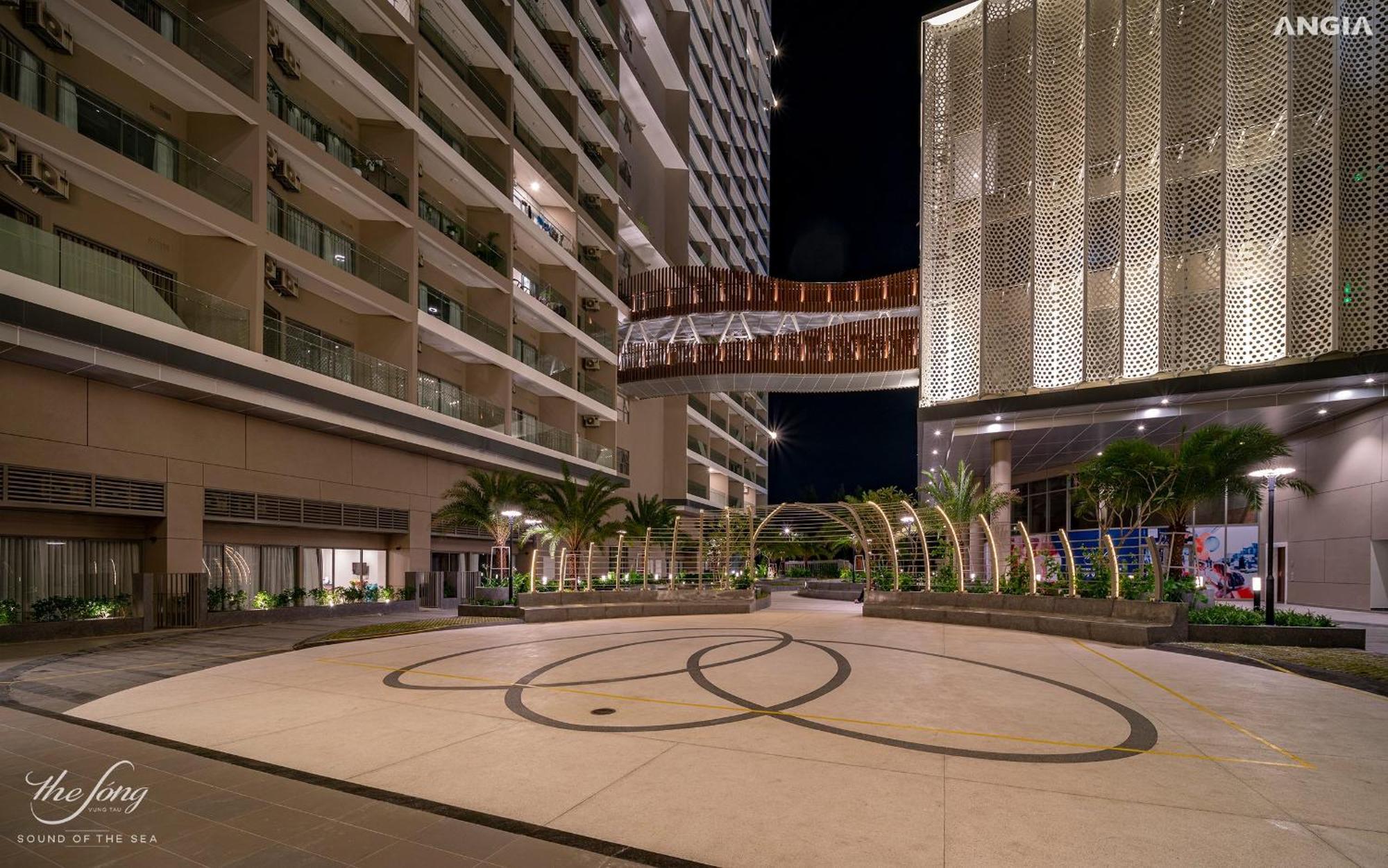 Two-Bedroom Apartment with Balcony