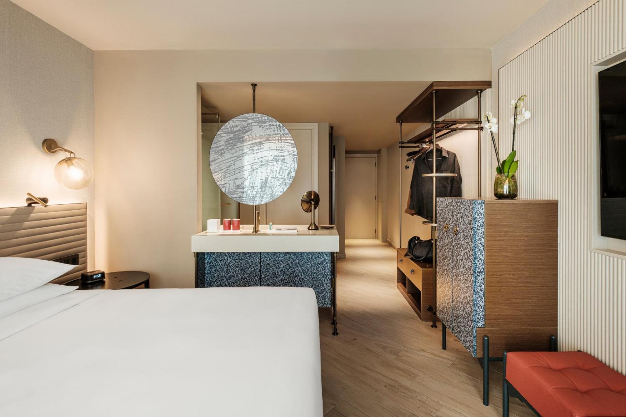 Deluxe King Room with Balcony
