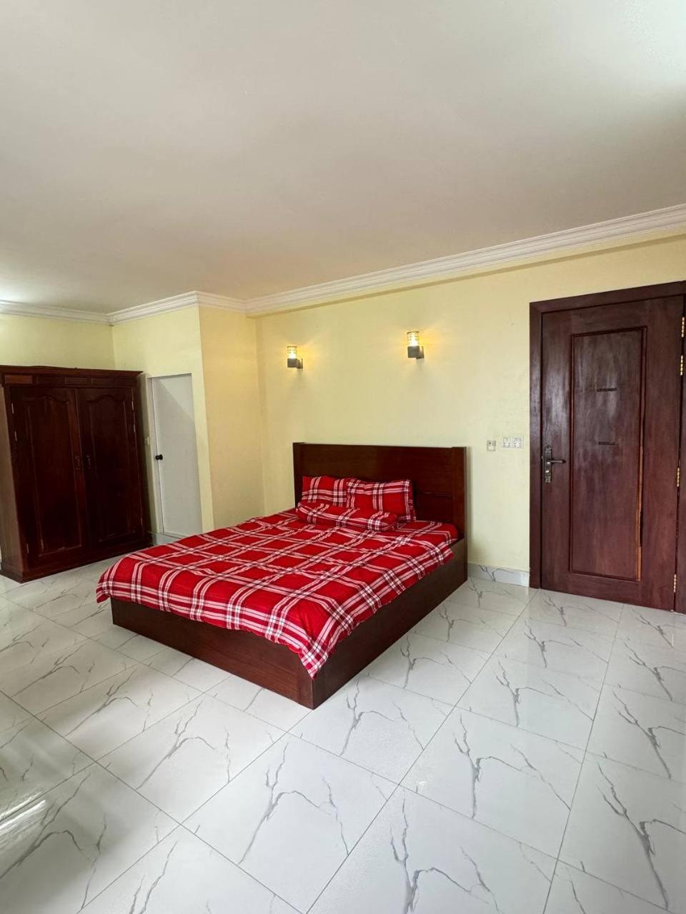 Studio Apartment with Balcony