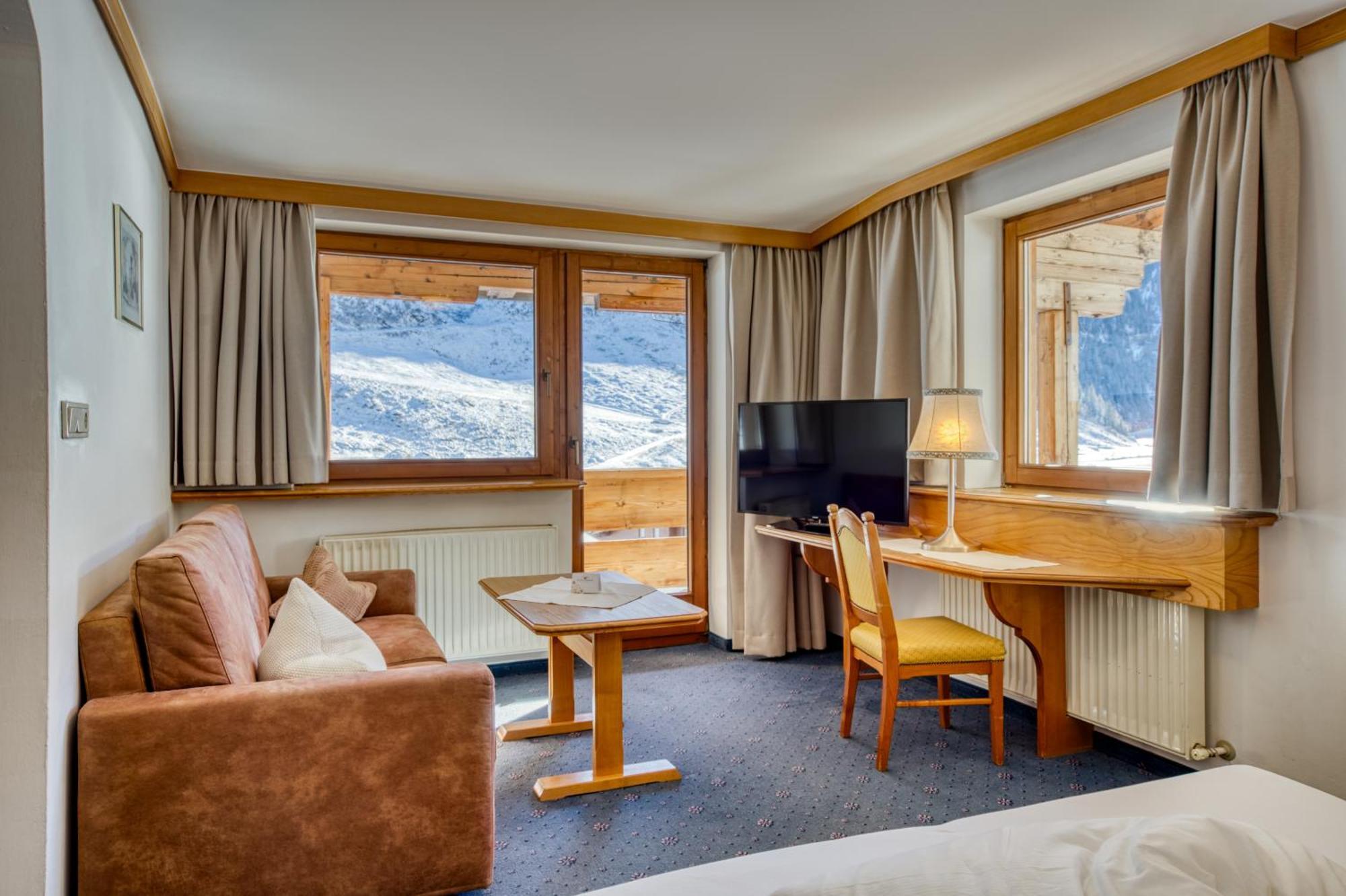 Single Room with Mountain View