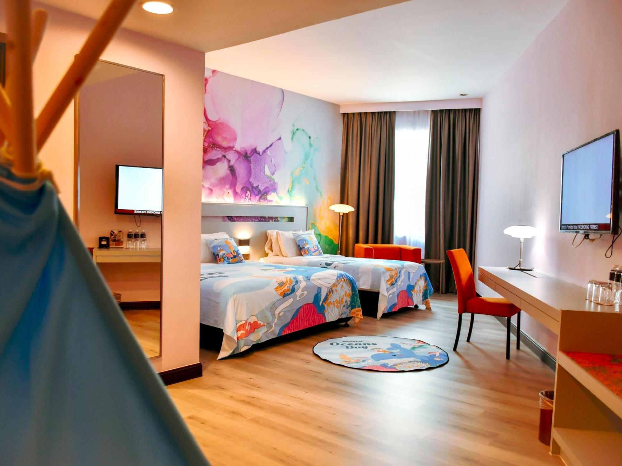 Junior Family Room with Lounge Access from 5pm to 7pm