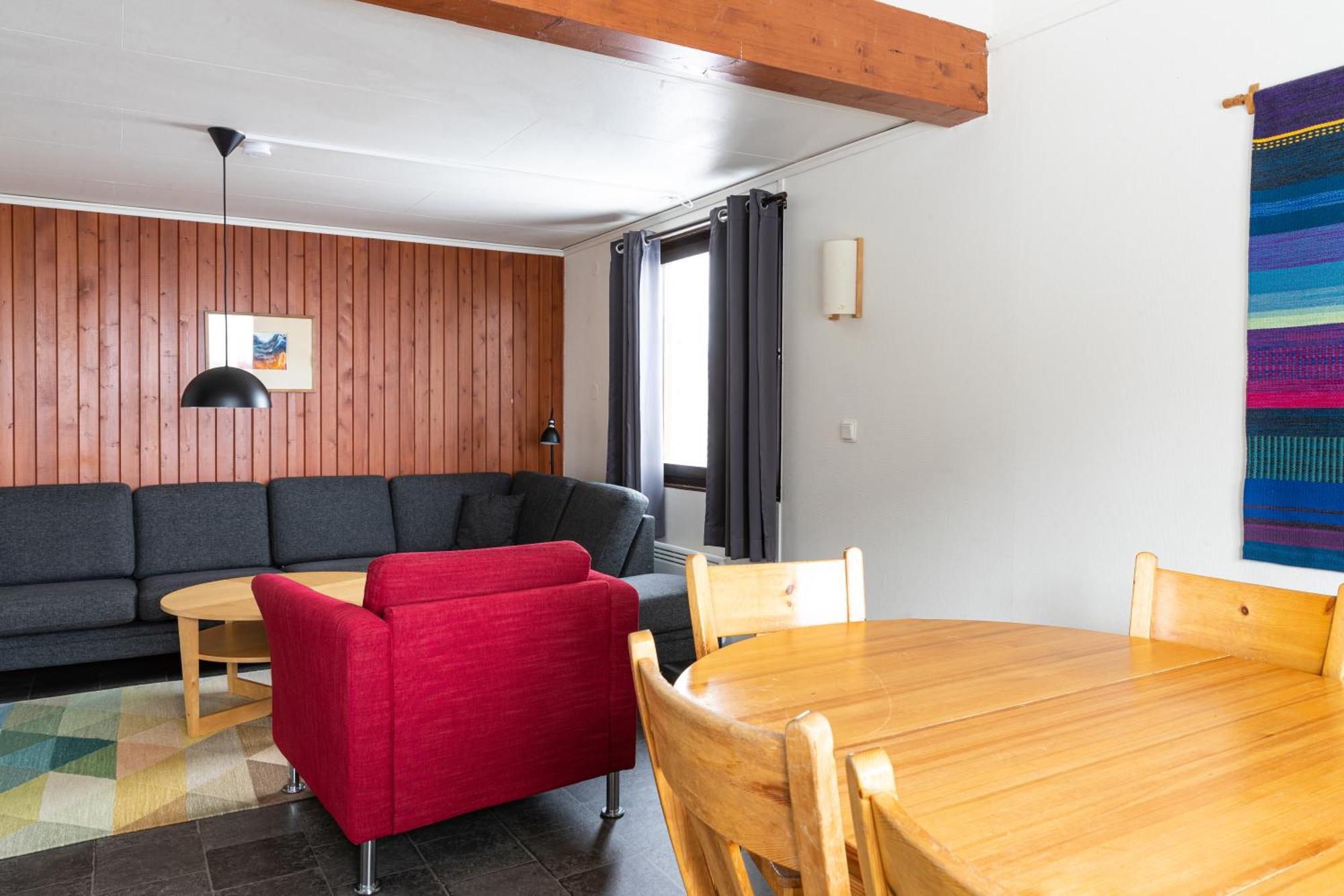Cottage (1-6 Adults)