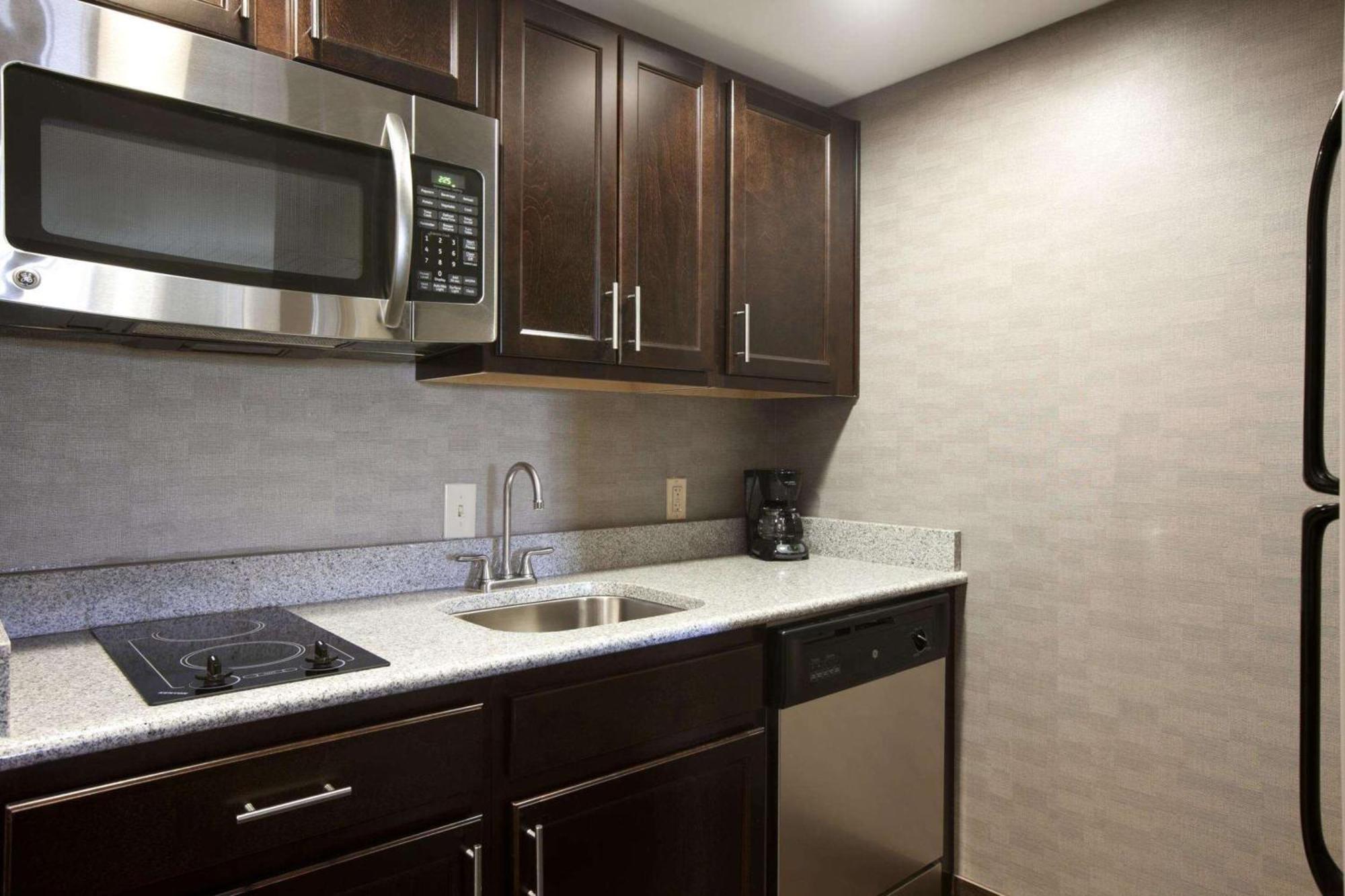 One-Bedroom Queen Suite - Non-Smoking