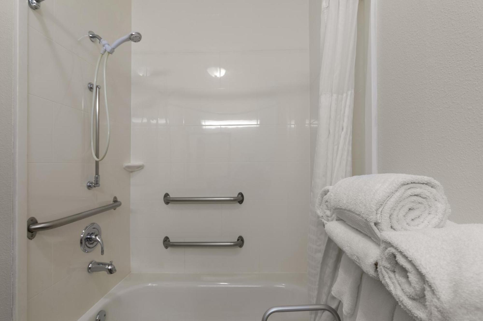 Queen Room with Two Queen Beds - Accessible/Non-Smoking