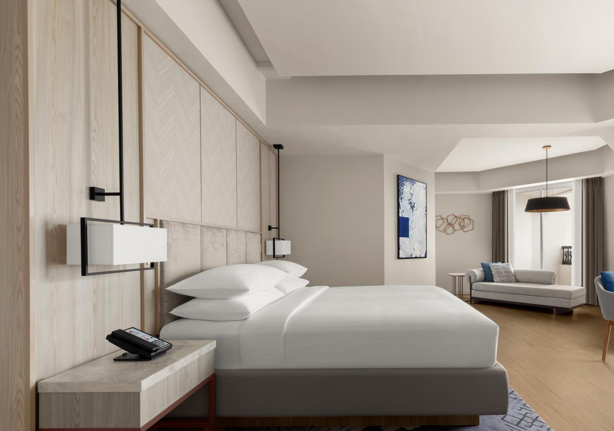 Junior Suite, Executive lounge access, 1 King