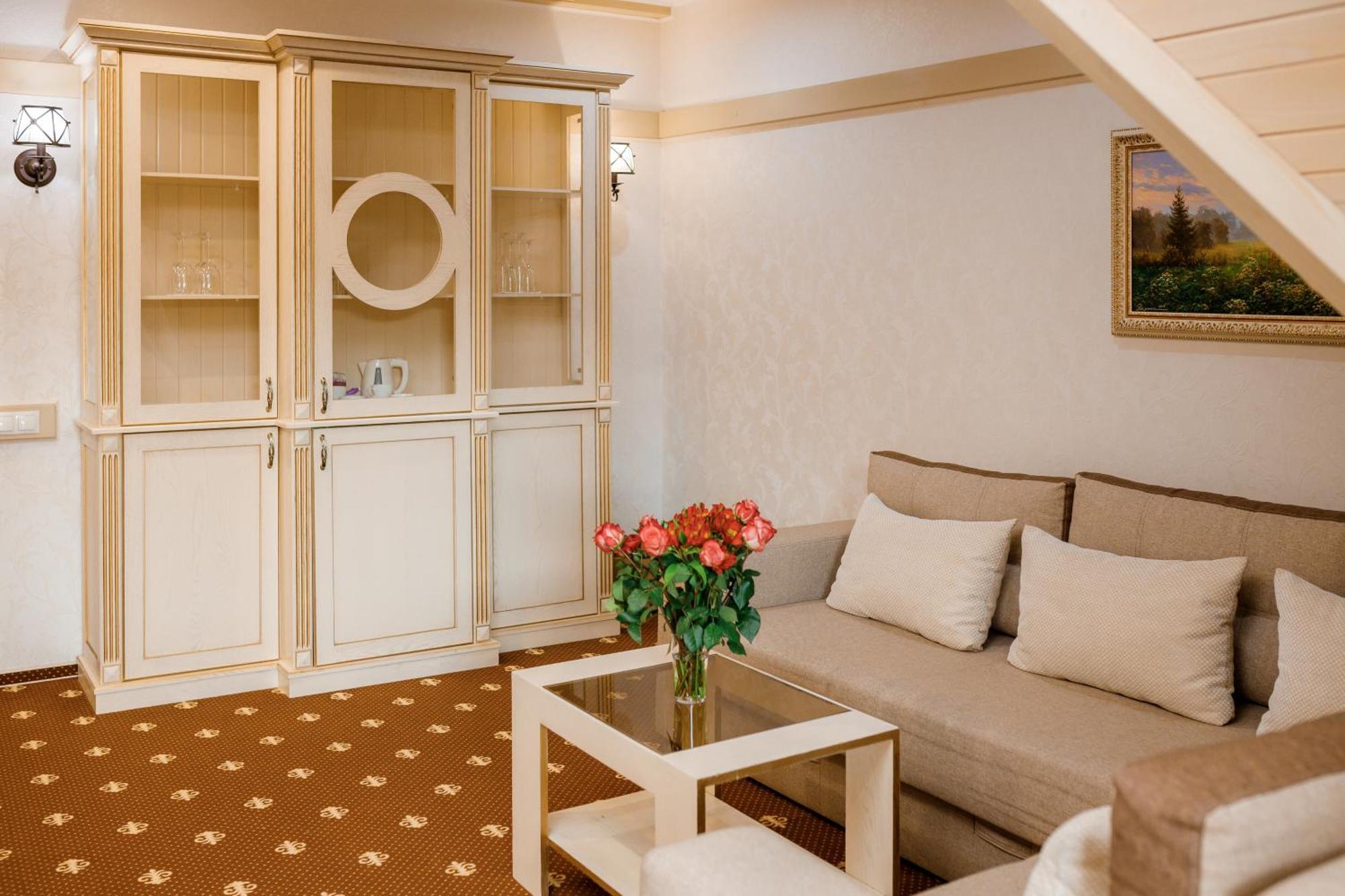 King Suite with Fireplace, Balcony and Spa Access