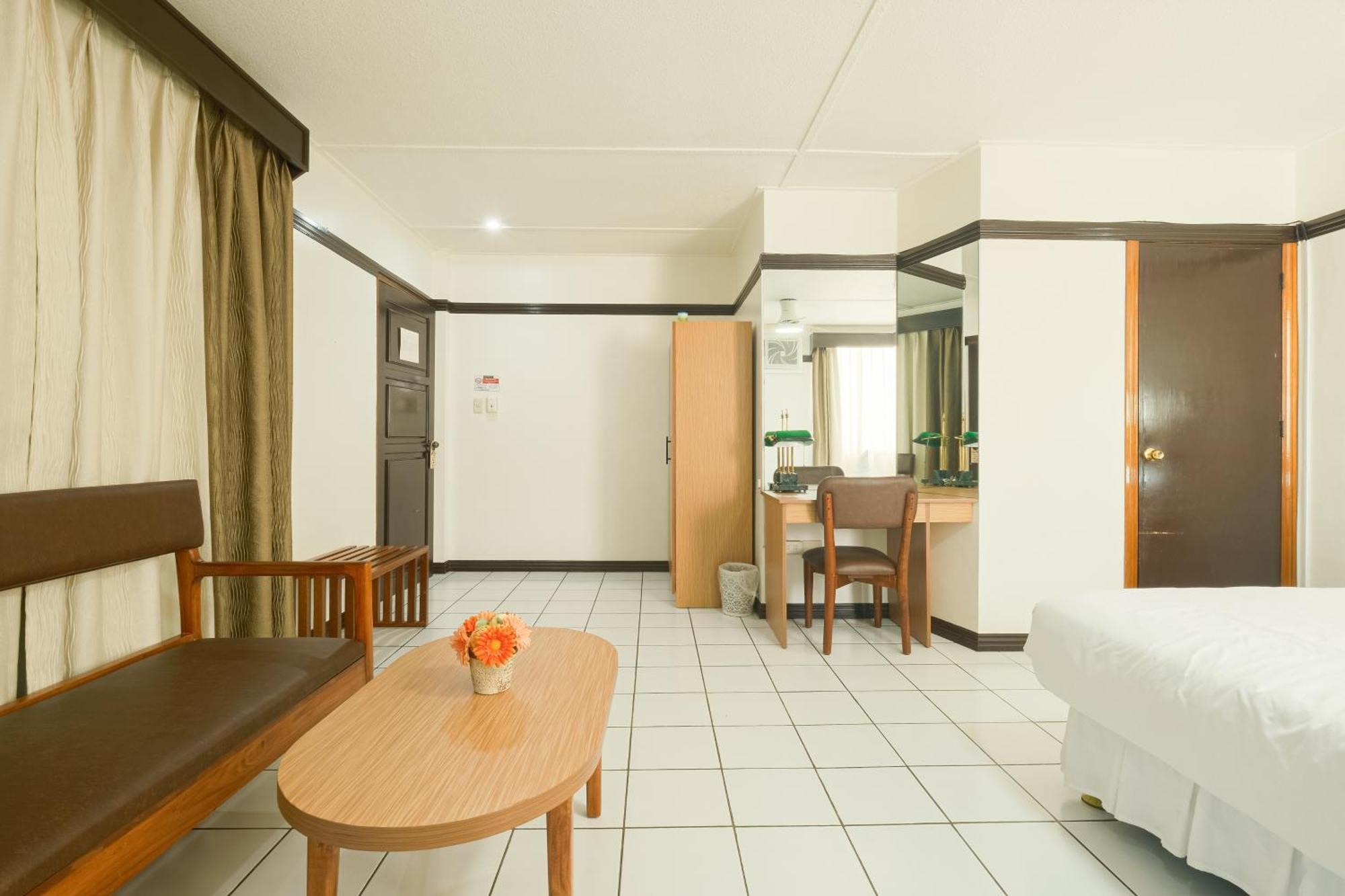 Deluxe Family Room