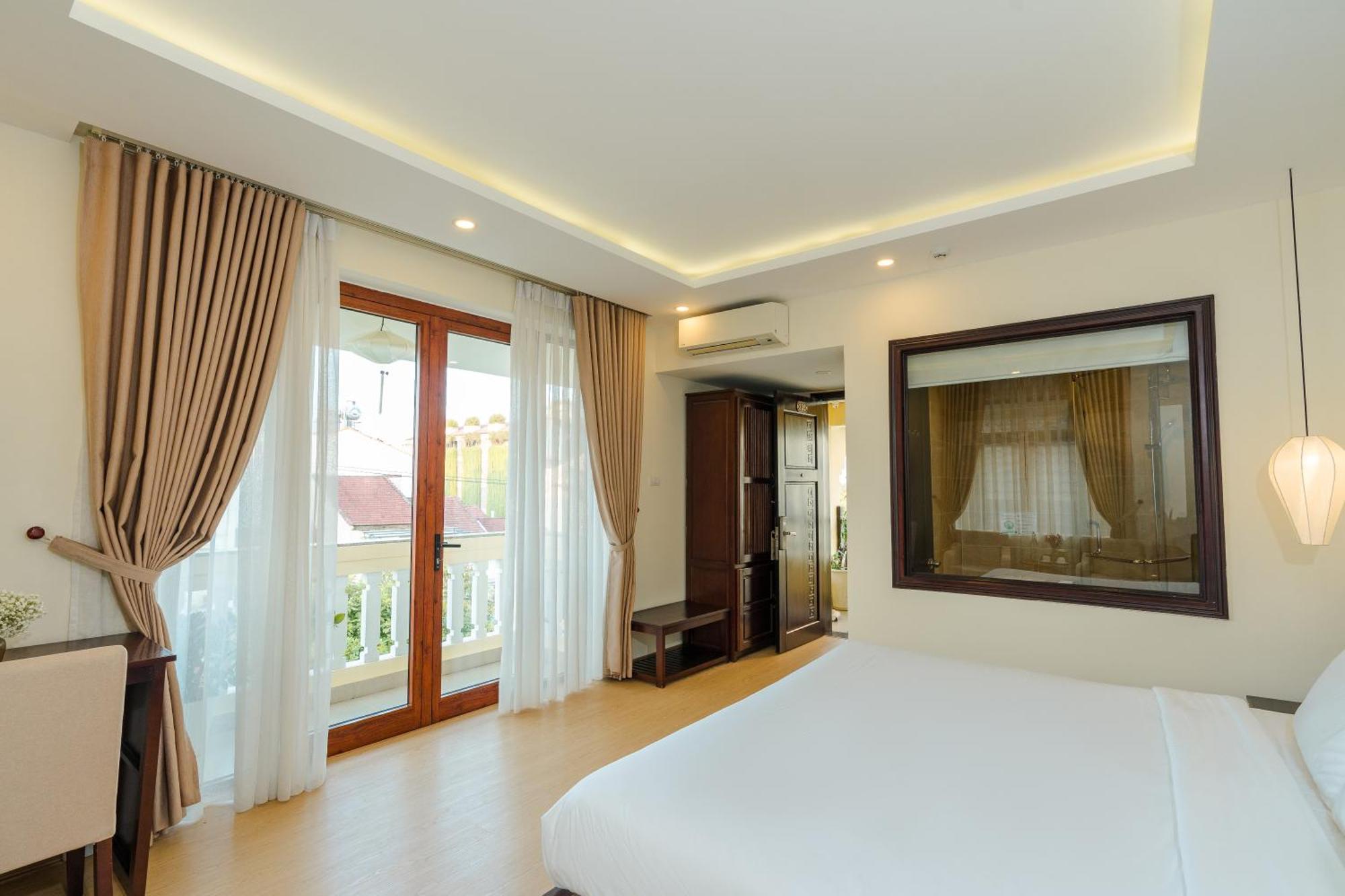 Deluxe Double Room with Balcony