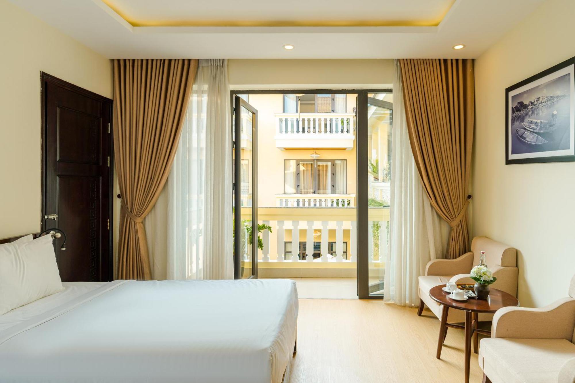 Queen Room with Pool View