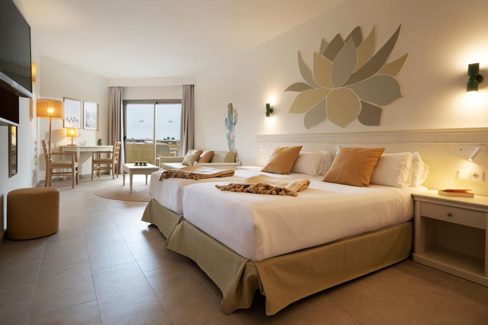 Junior Suite with Side Sea View