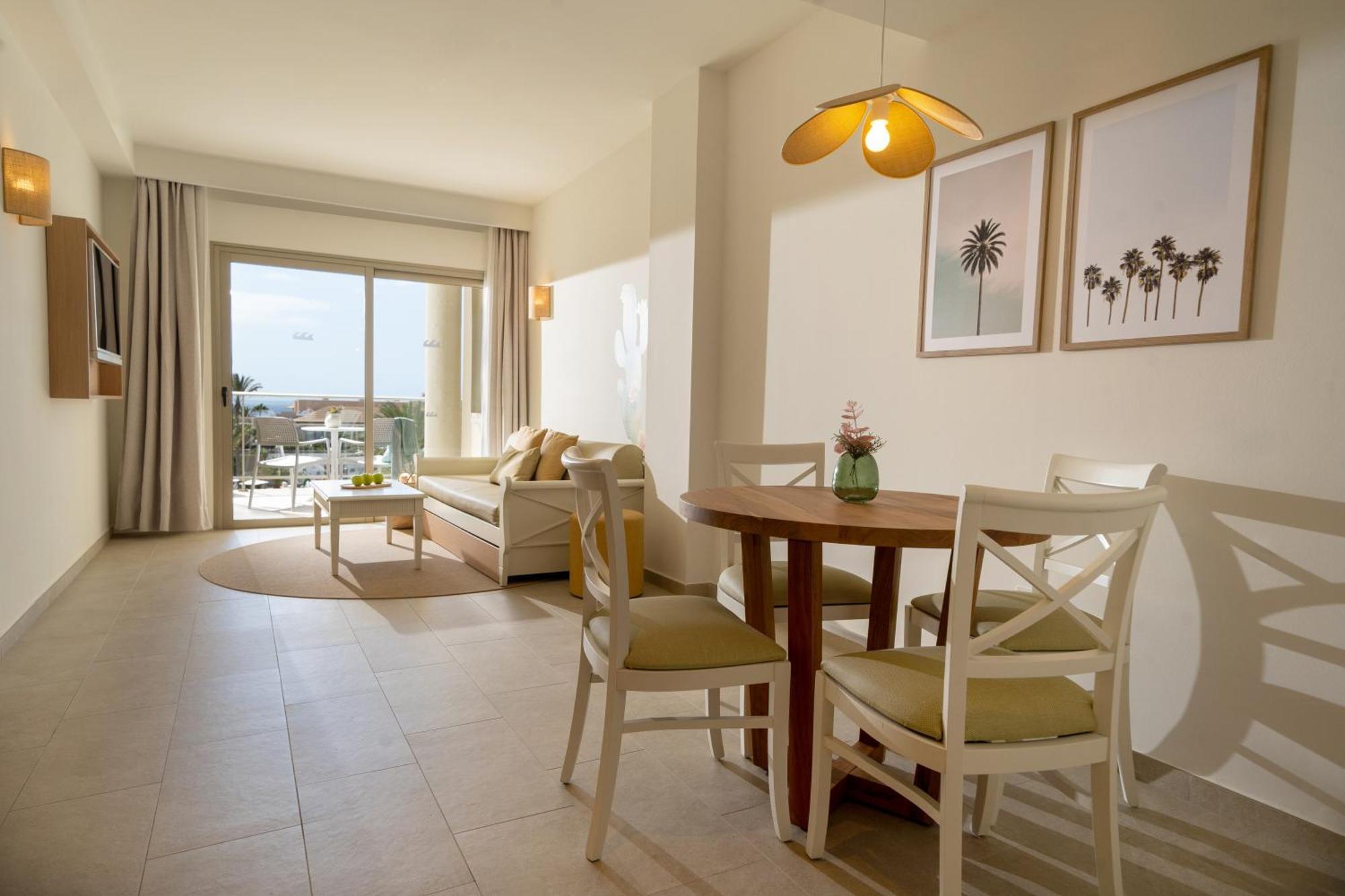 Suite Pool View Premium Terrace