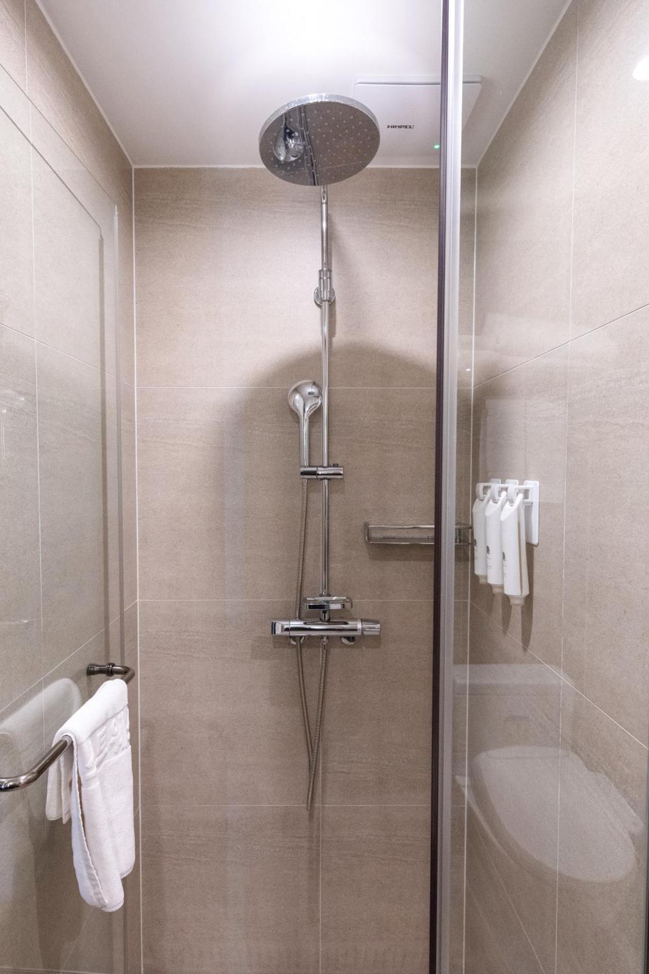 Deluxe Twin Room with Breakfast for 2