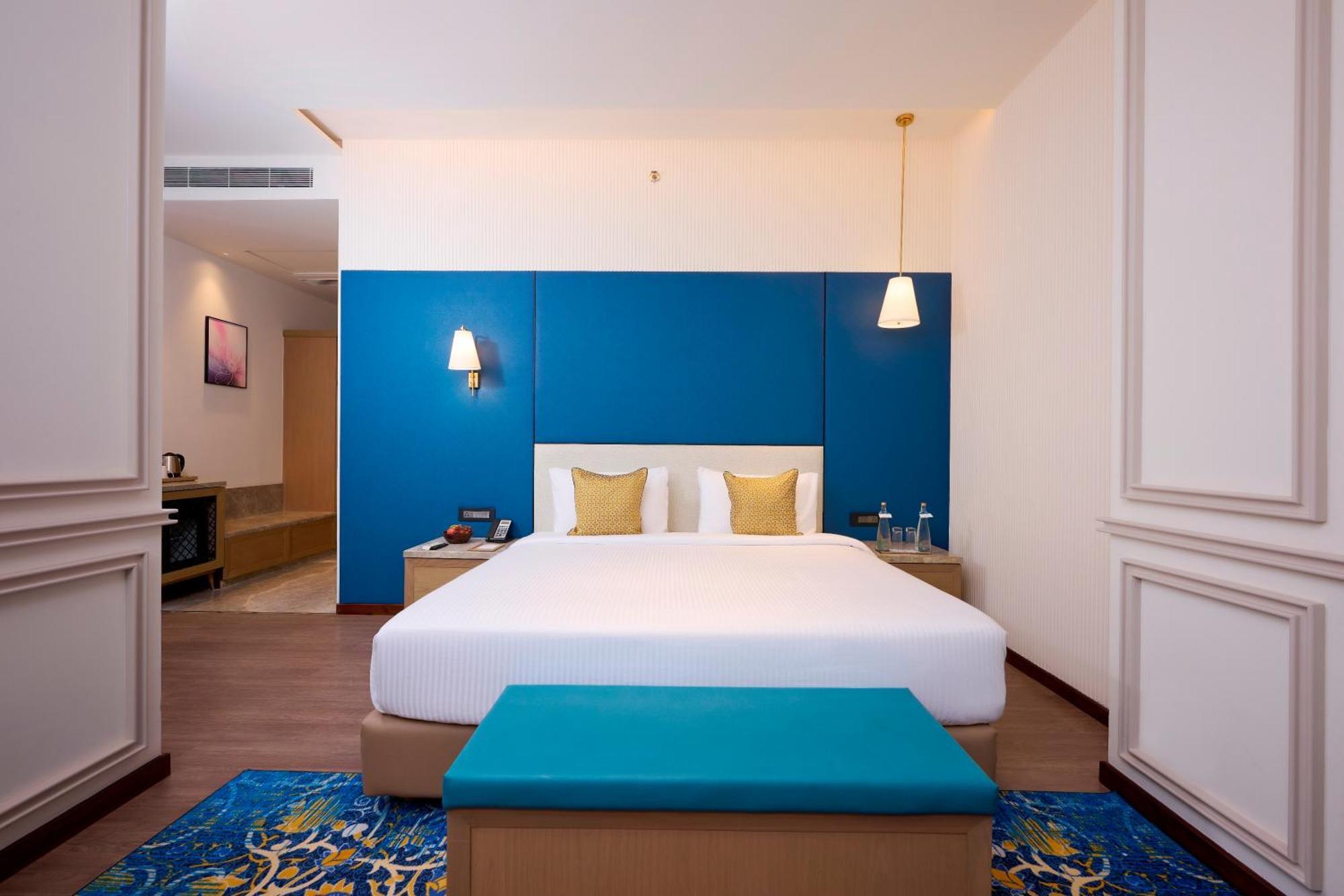Junior Double Suite with City View