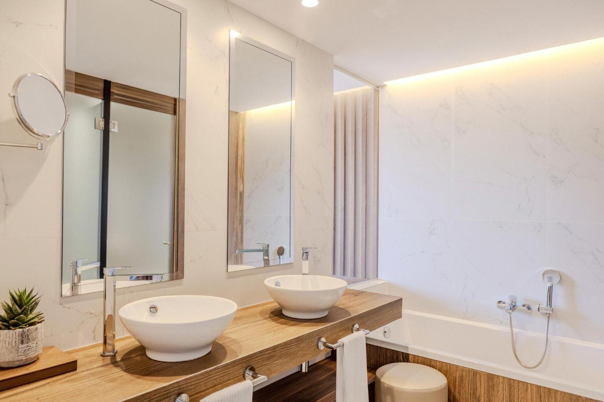 Junior Suite with Swim Up