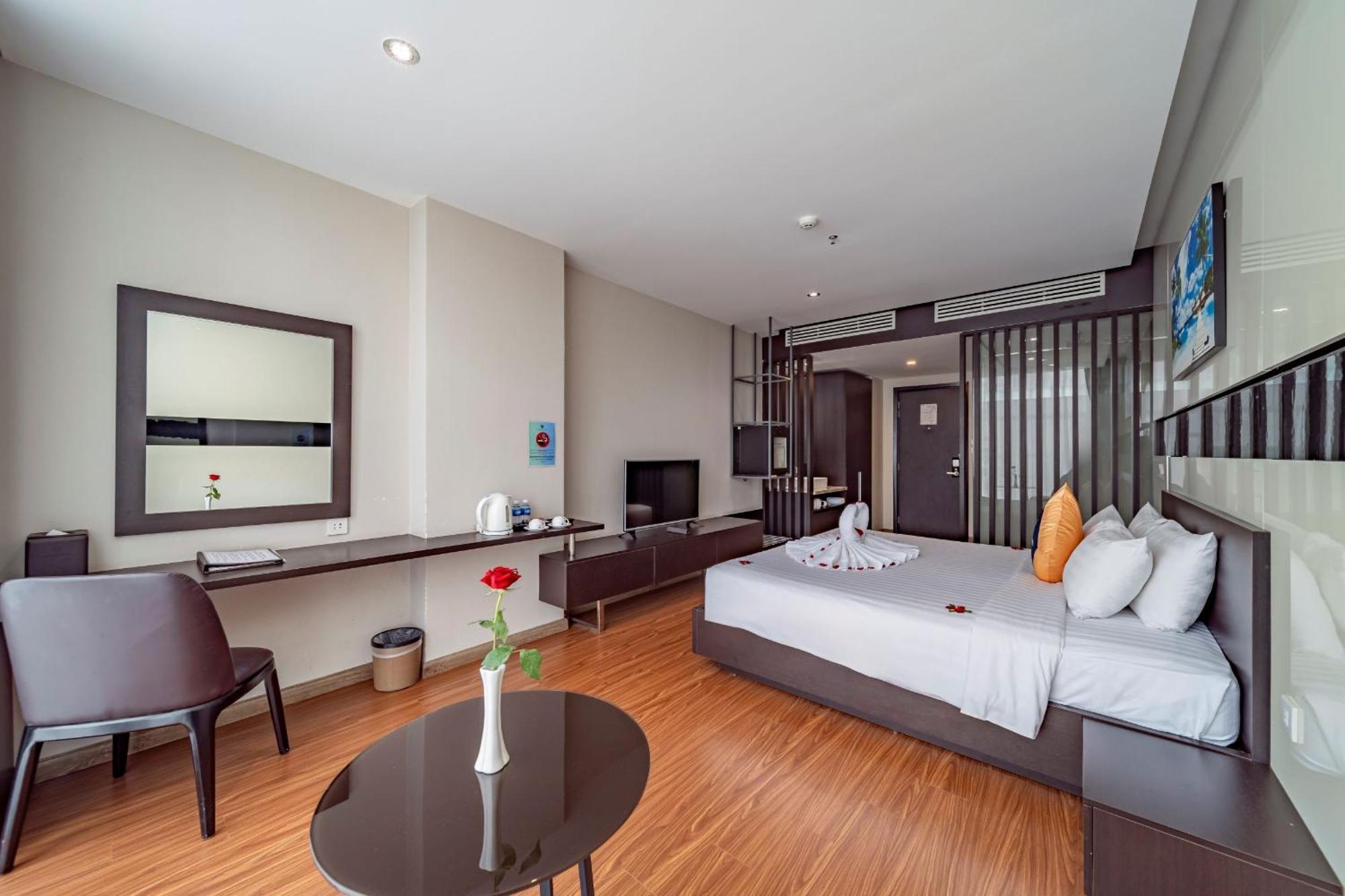 Deluxe Double or Twin Room with City View
