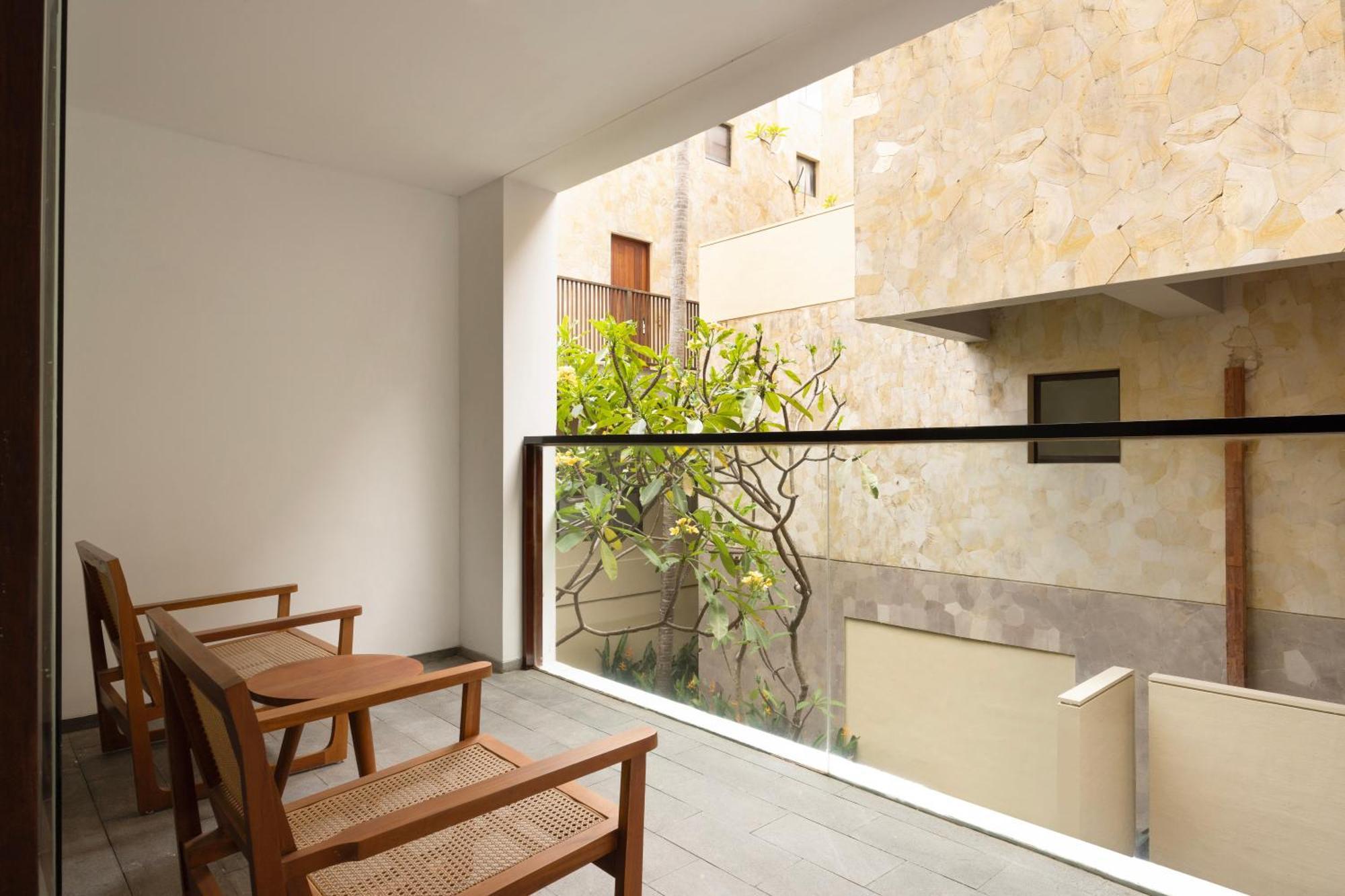 Deluxe Room with Balcony and Living Room