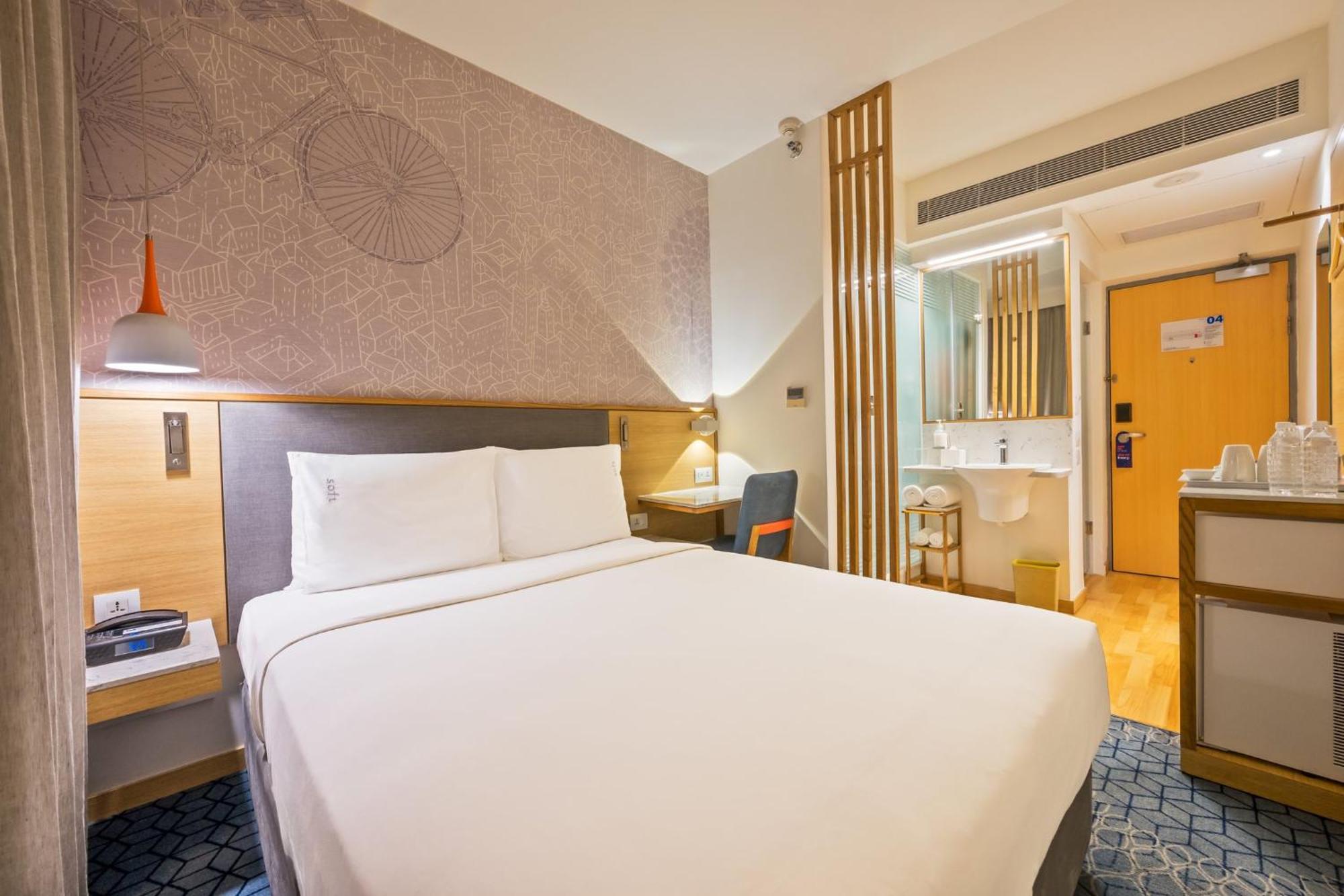 Standard Queen Room