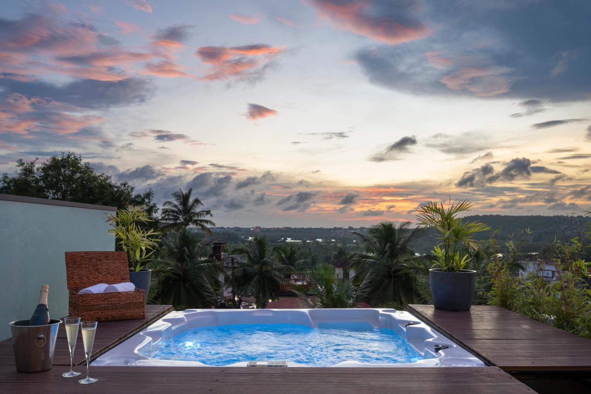 Club Room with Balcony, bathtub and private jacuzzi -  INR 1000 SPA Credit, 15% Discount on Food & Beverages