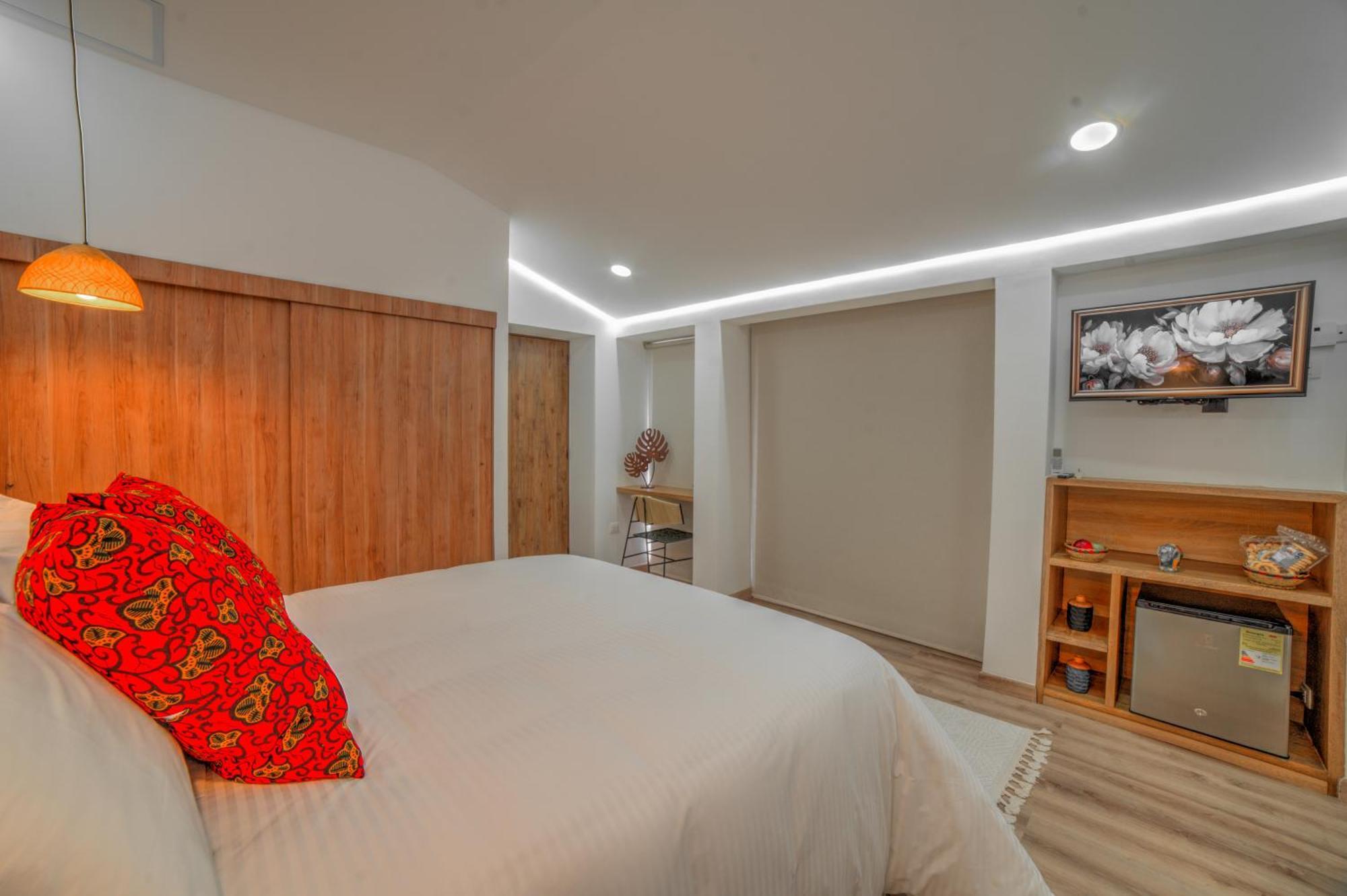 Deluxe Double Room with Balcony and Sea View