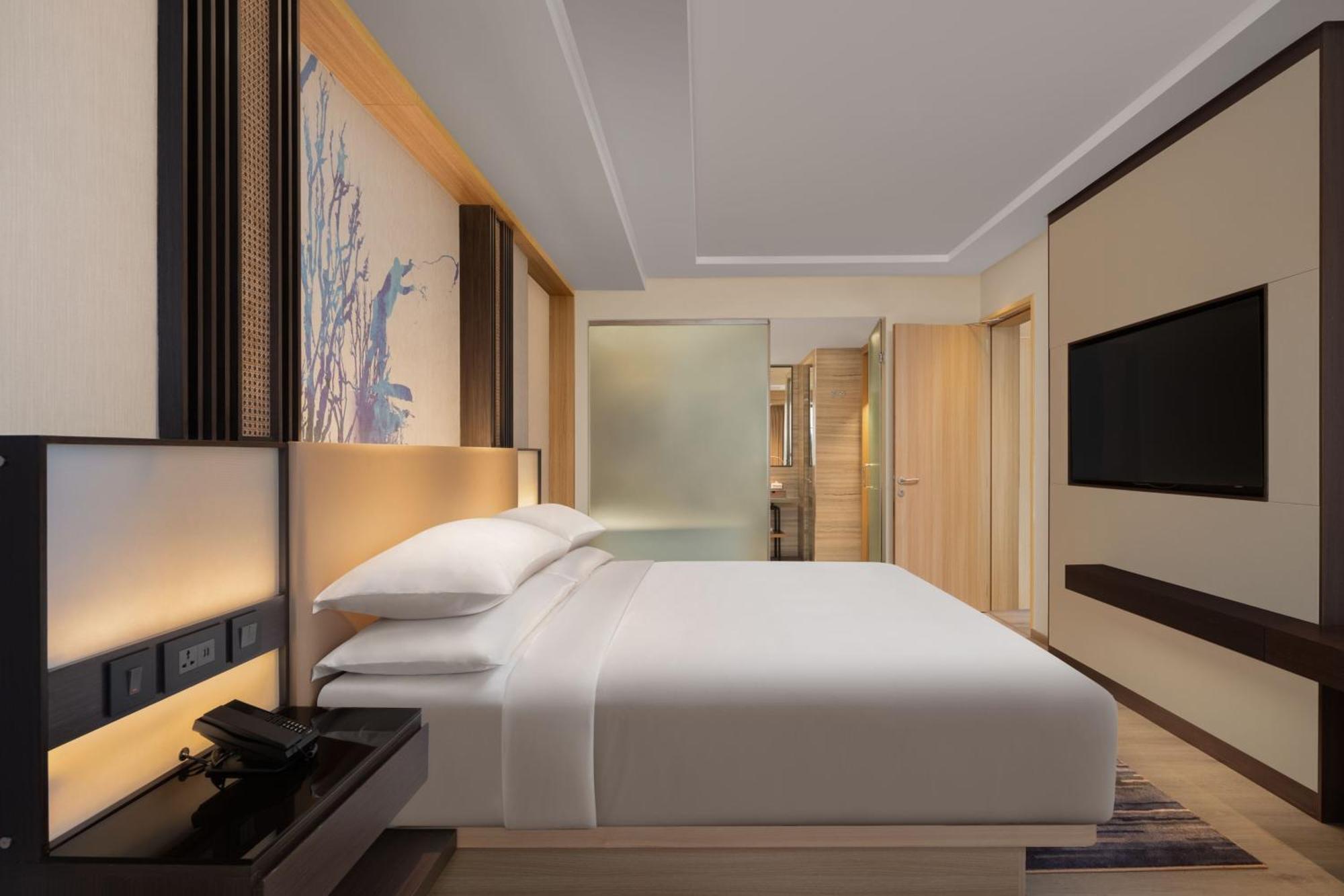 Courtyard, Suite, 1 King, Partial pool view, Balcony with INR 500 Spa credit on minimum therapy of 60 mins per stay