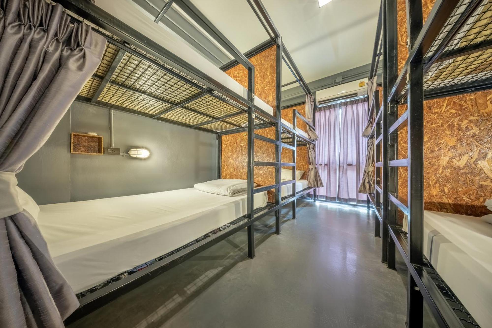 Bunk Bed in Mixed Dormitory Room