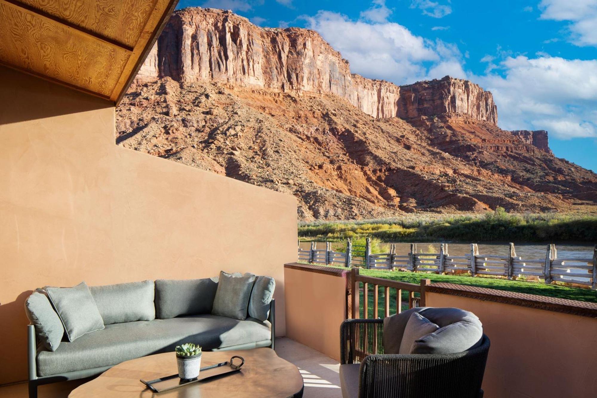Riverfront Queen Cabin - Two Bedroom Suite
